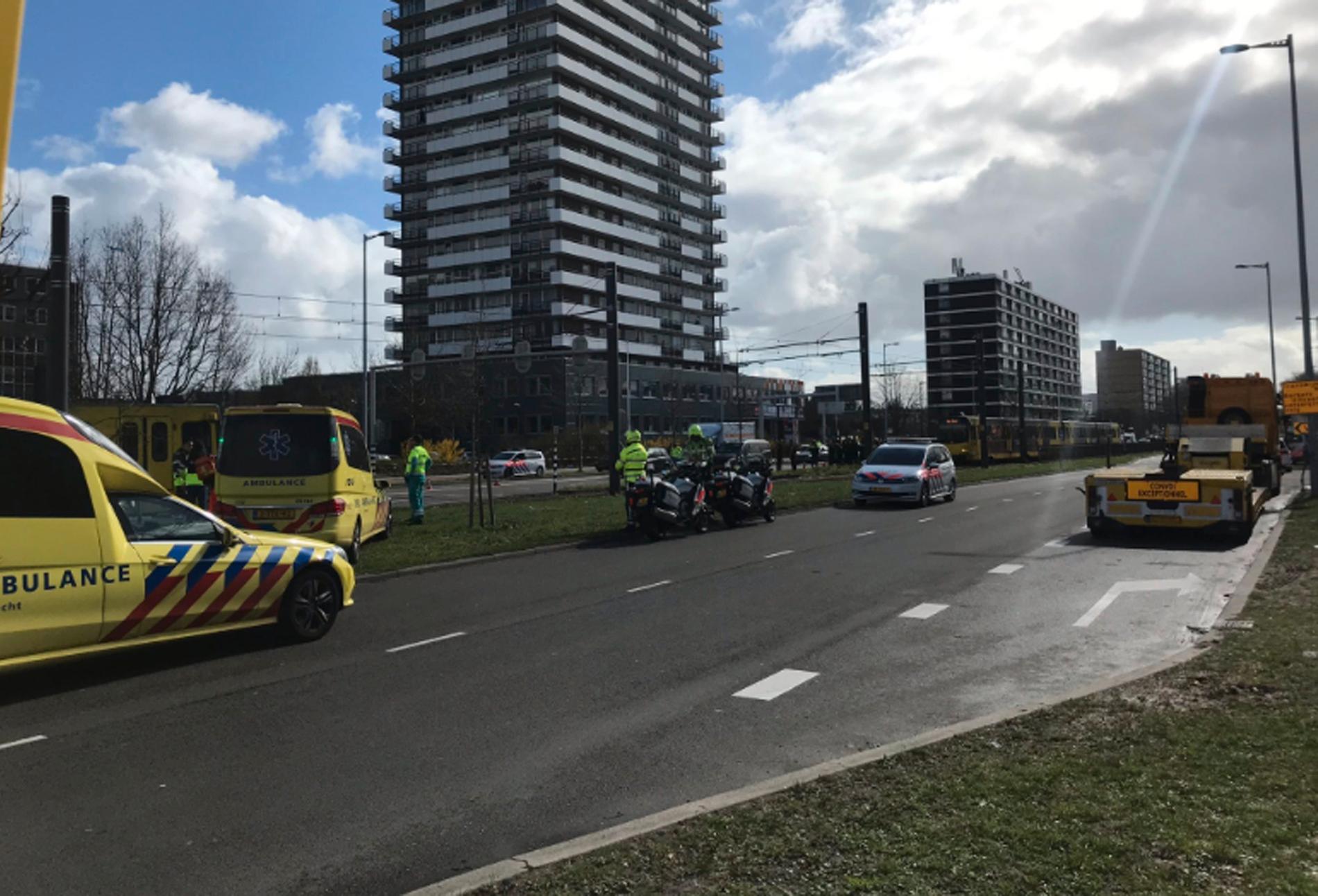 Ambulanser på plats efter skjutningen i Utrecht.