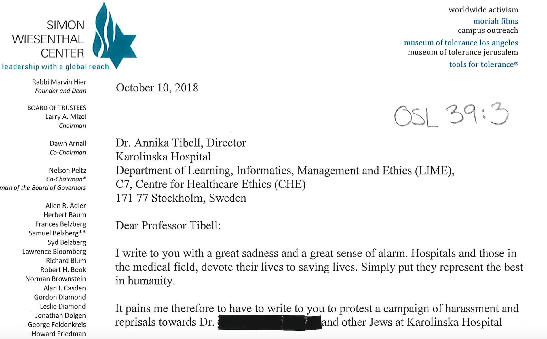 Rabbinen Abraham Cooper på människorättsorganisationen Simon Wiesenthal-centret larmar i ett brev att en överläkare på sjukhuset trakasserar och mobbar judiska läkare. Personen ska också ha spridit antisemitiska bilder i sociala medier.