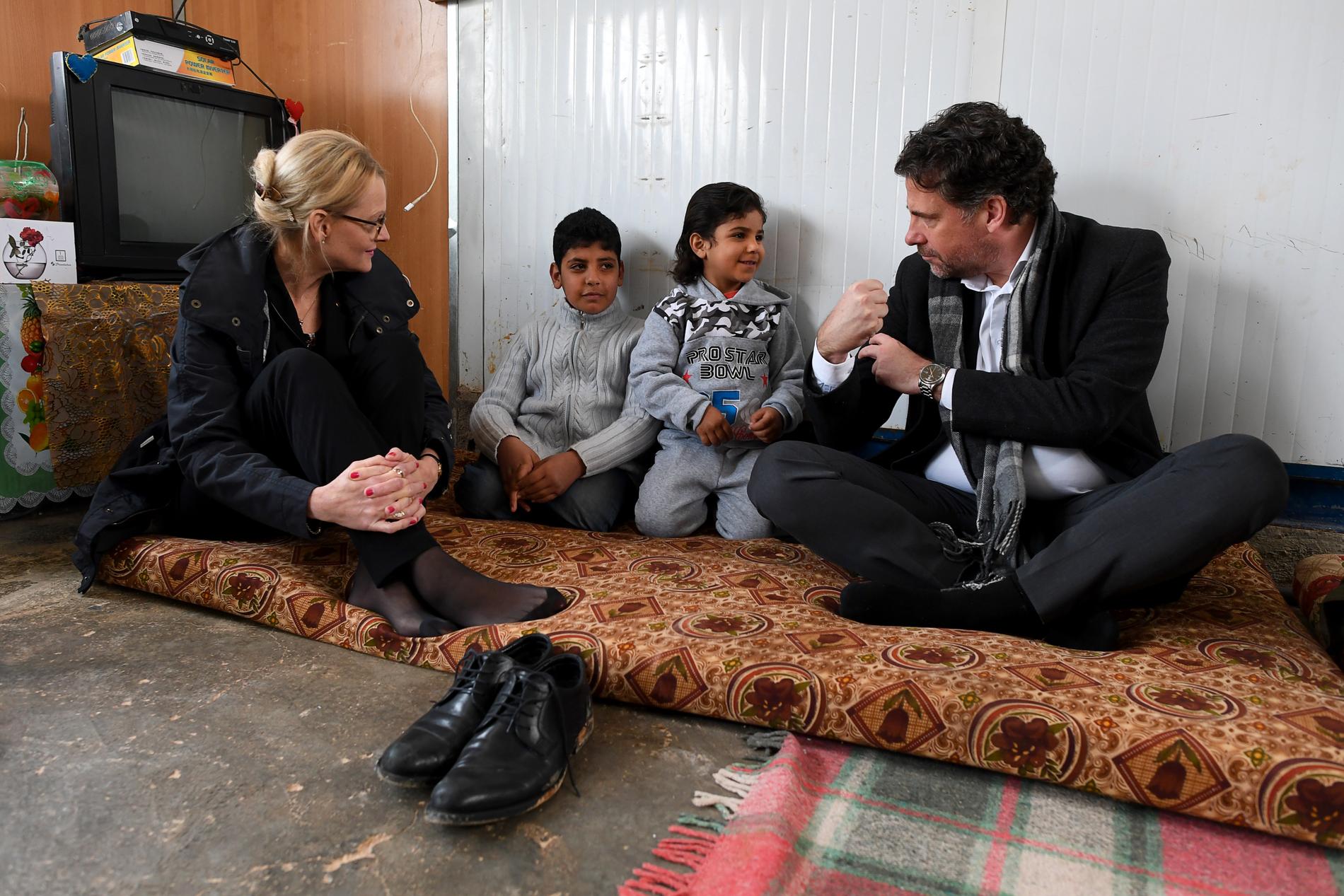 Heléne Fritzon och Mikael Ribbenvik, Migrationsverkets generaldirektör, träffade bröderna Hamza och Khaled i Zaatari.