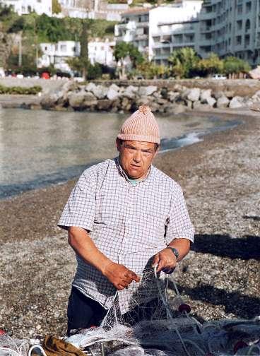 Fritidsfisket är utbrett i Almuñécar. Den som är morgonpigg kan handla färsk fisk på stranden.