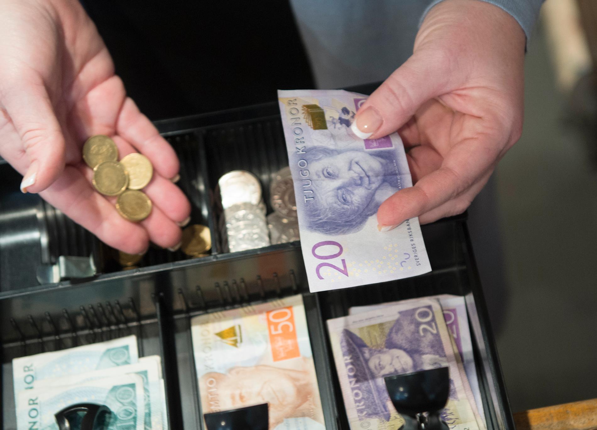 Nu kan det bli svårare att få betala med mynt i dagligvaruhandeln – i varje fall om du tar med dig stora mängder till butiken.