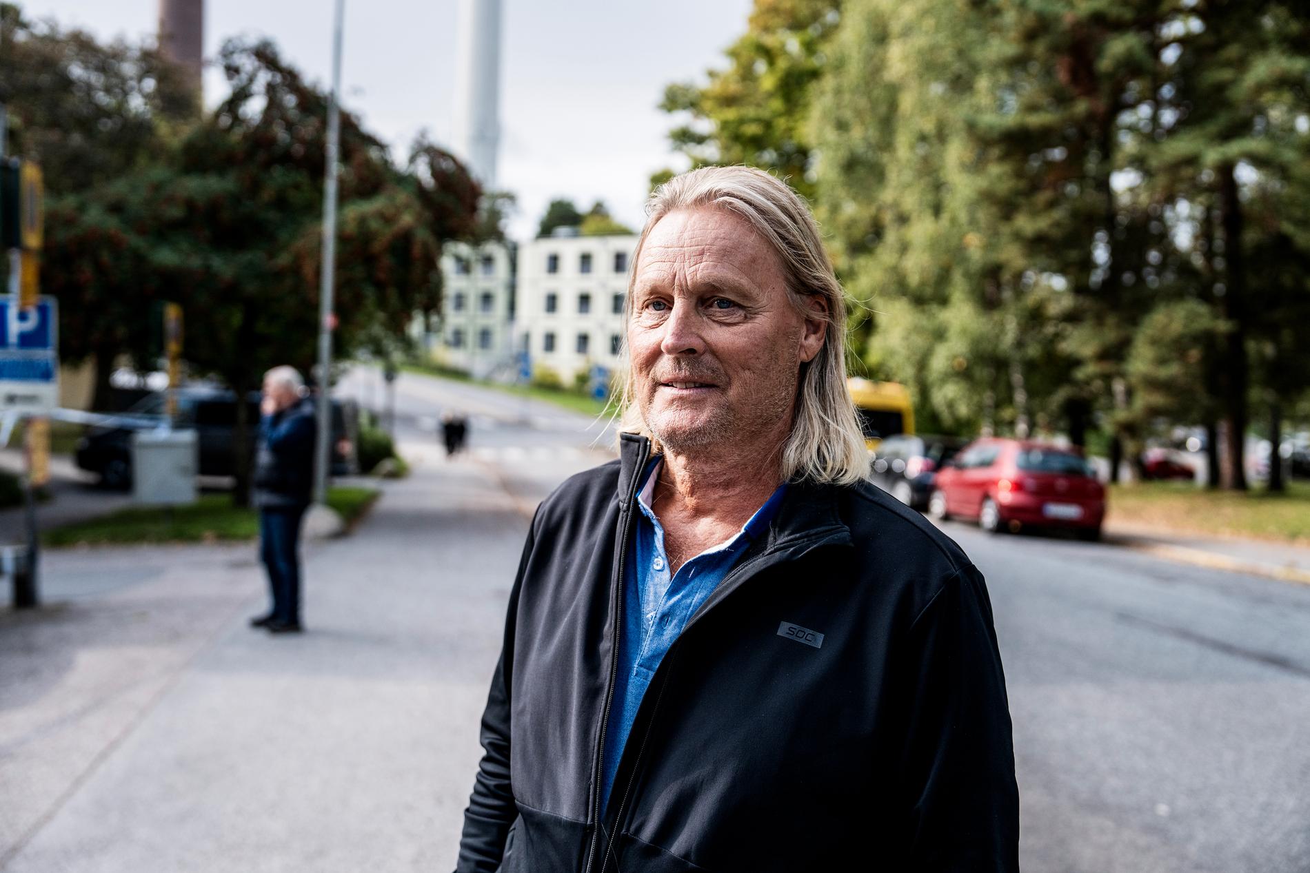 68-årige Bernth Eklund är uppvuxen i huset där detonationen skedde. Han besökte platsen för att se vad som hänt. ”Det är läskigt att sådana här grejer sker”.