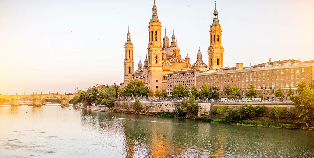 Zaragoza ligger vid floden Ebro.