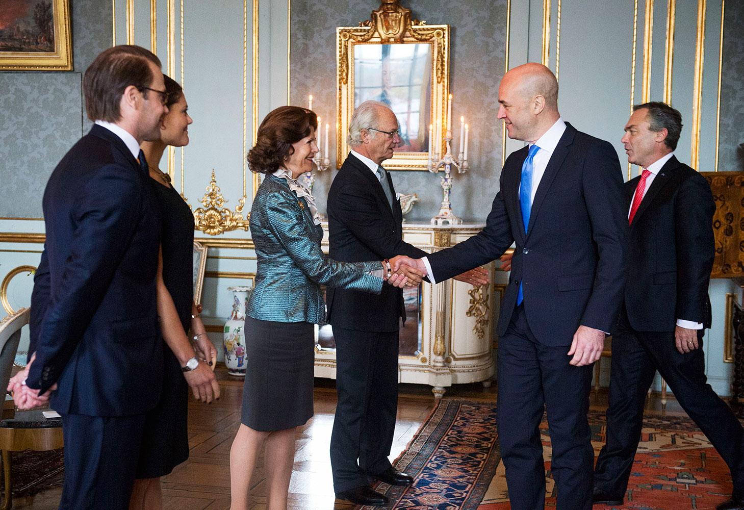 Alliansregeringen, här Fredrik Reinfeldt och Jan björklund avtackas.