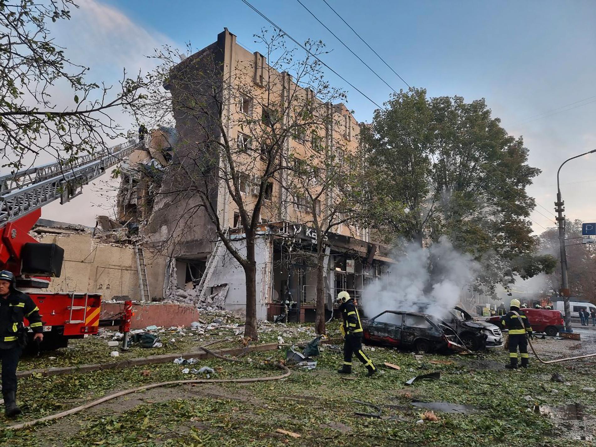 Skadat hus efter en rysk attack i Cherkasy i Ukraina. 