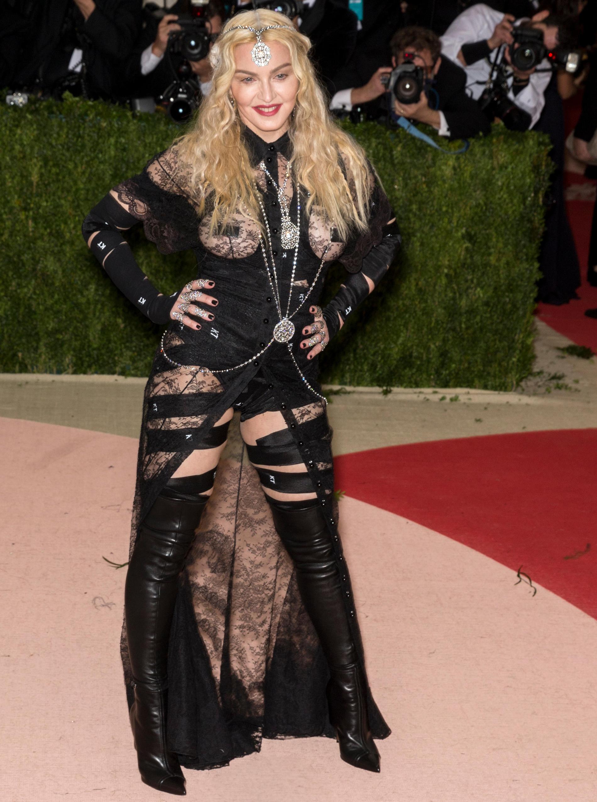 Madonna på röda mattan. 