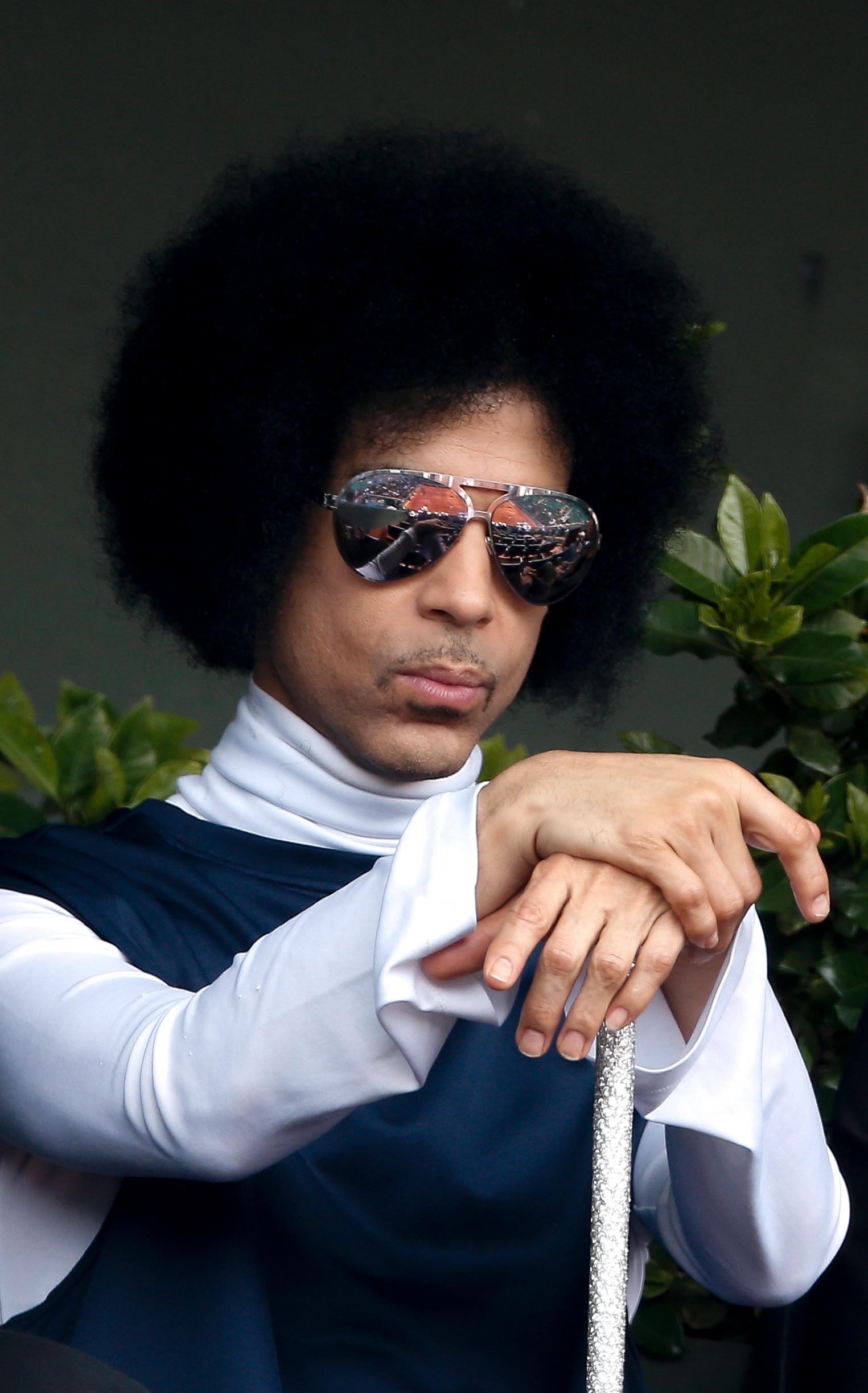 Prince kollar tennis på roland garros i Paris 2014