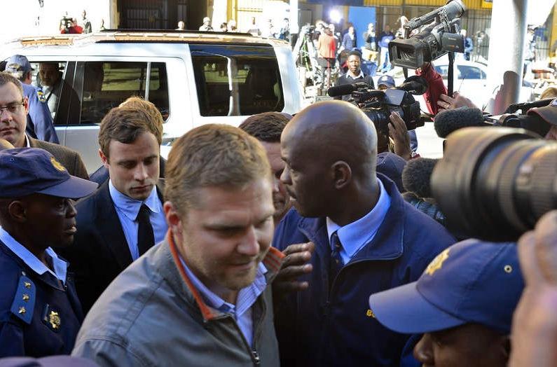 Pistorius anländer till rätten i Pretoria den 19 augusti.