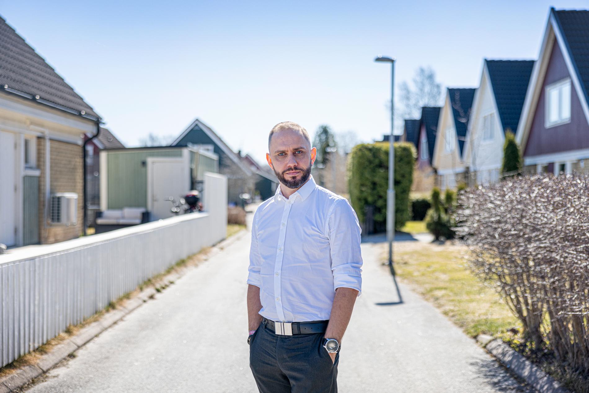 Michael Rubbestad, 41, tar emot Aftonbladet i sin villa i Bålsta norr om Stockholm. 