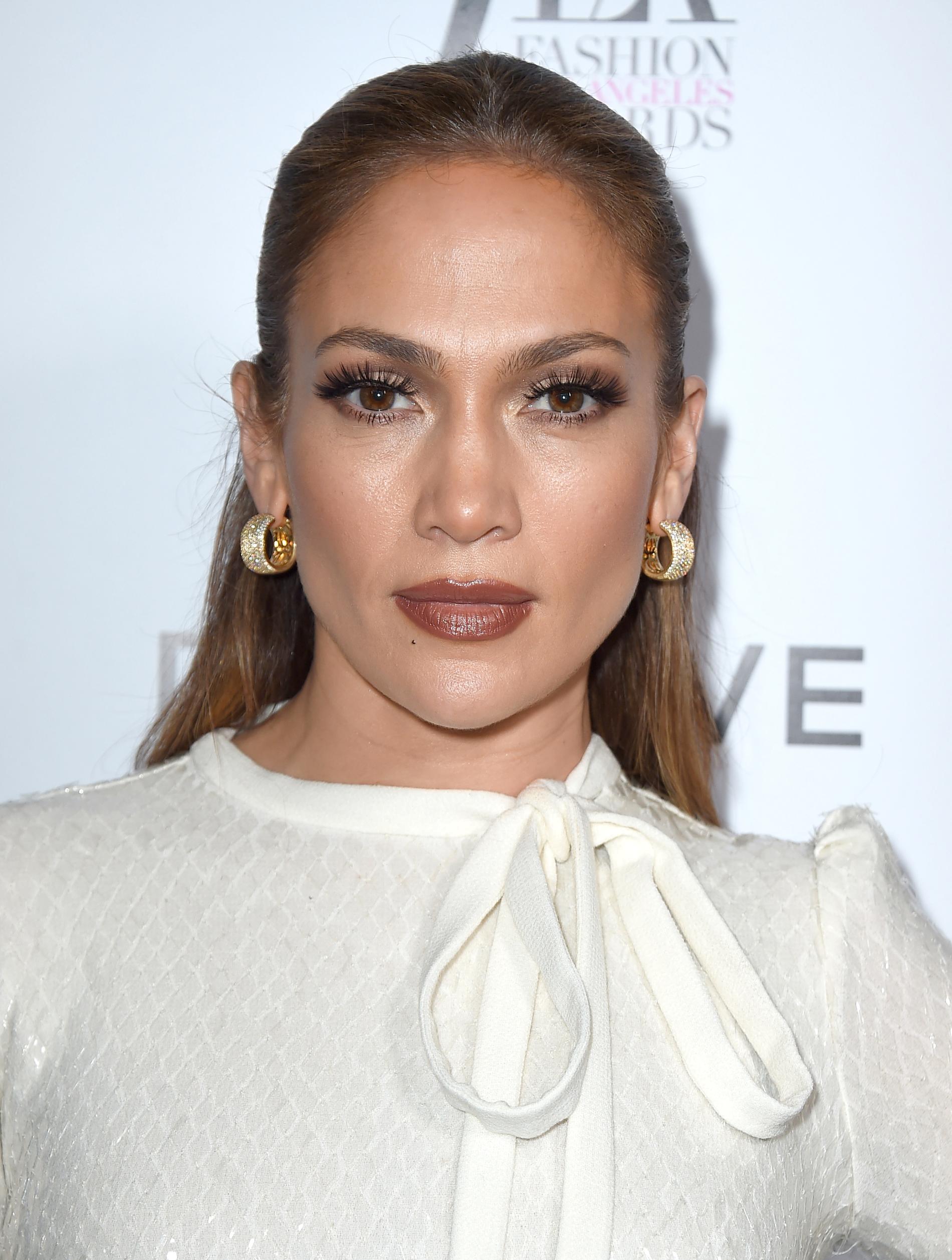 Jennifer Lopez nya kärlek anklagas för vänsterprassel.