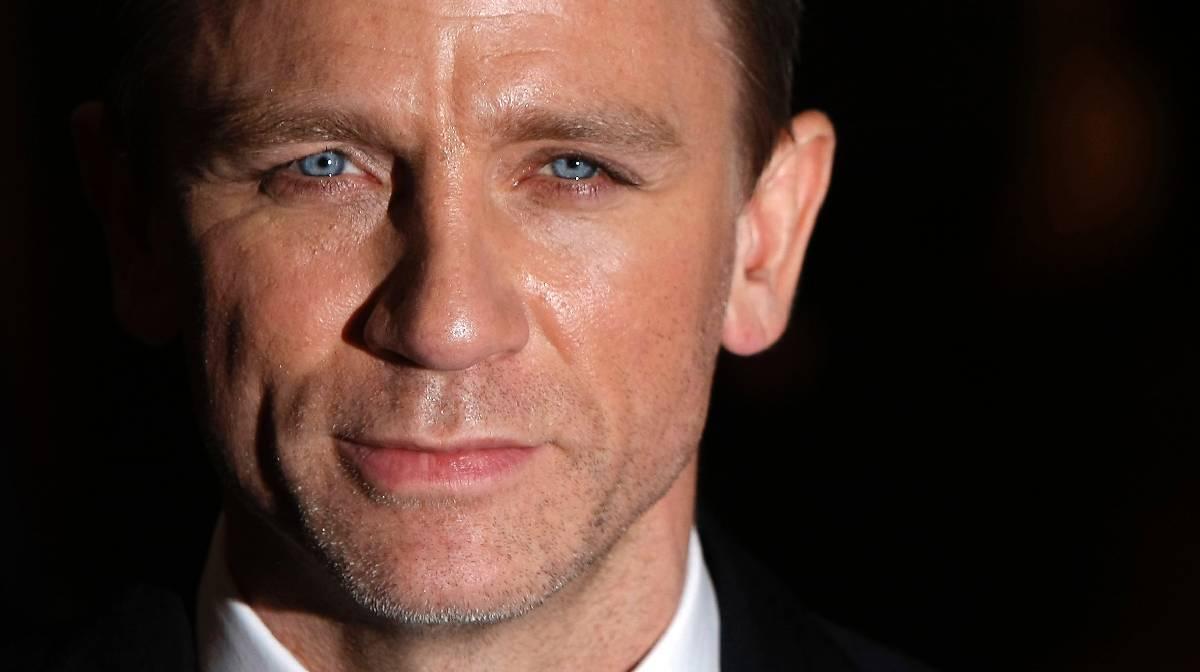 007 är tillbaka Daniel Craig återvänder som agent 007 i den nya filmen ”Skyfall” som just nu spelas in i London. Där heter en av motspelarna Ola Rapace. ”Han är en fantastisk skådespelare”, säger Daniel Craig till Aftonbladet.