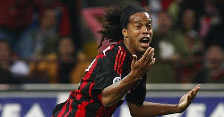 Ronaldinho avgjorde derbyt med en nick.