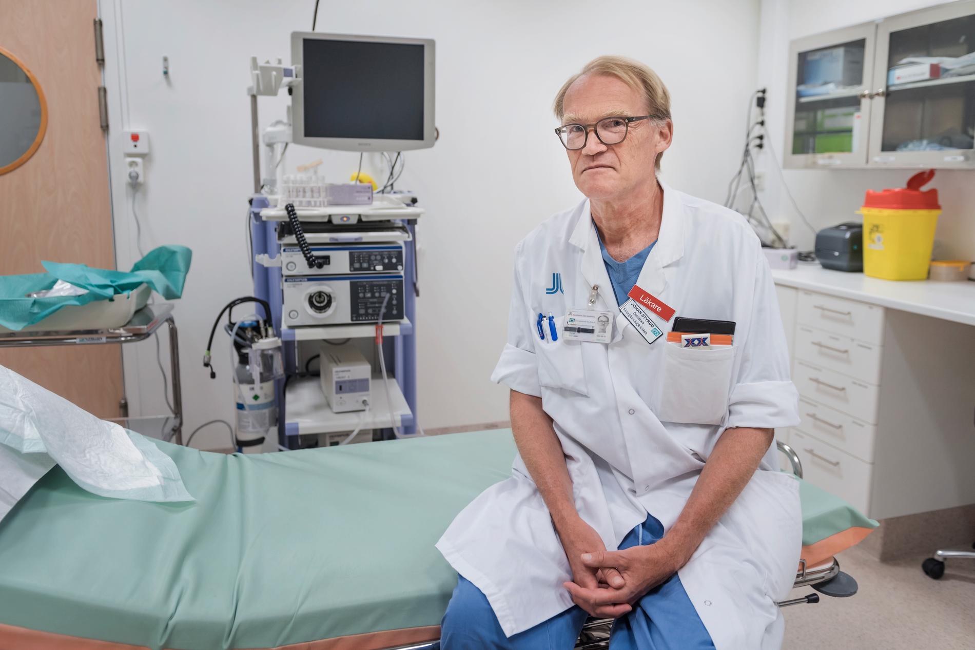 – Vi kan inte lägga in de patienter som behöver läggas in, säger Johan Styrud, överläkare på Danderyds sjukhus i Stockholm.