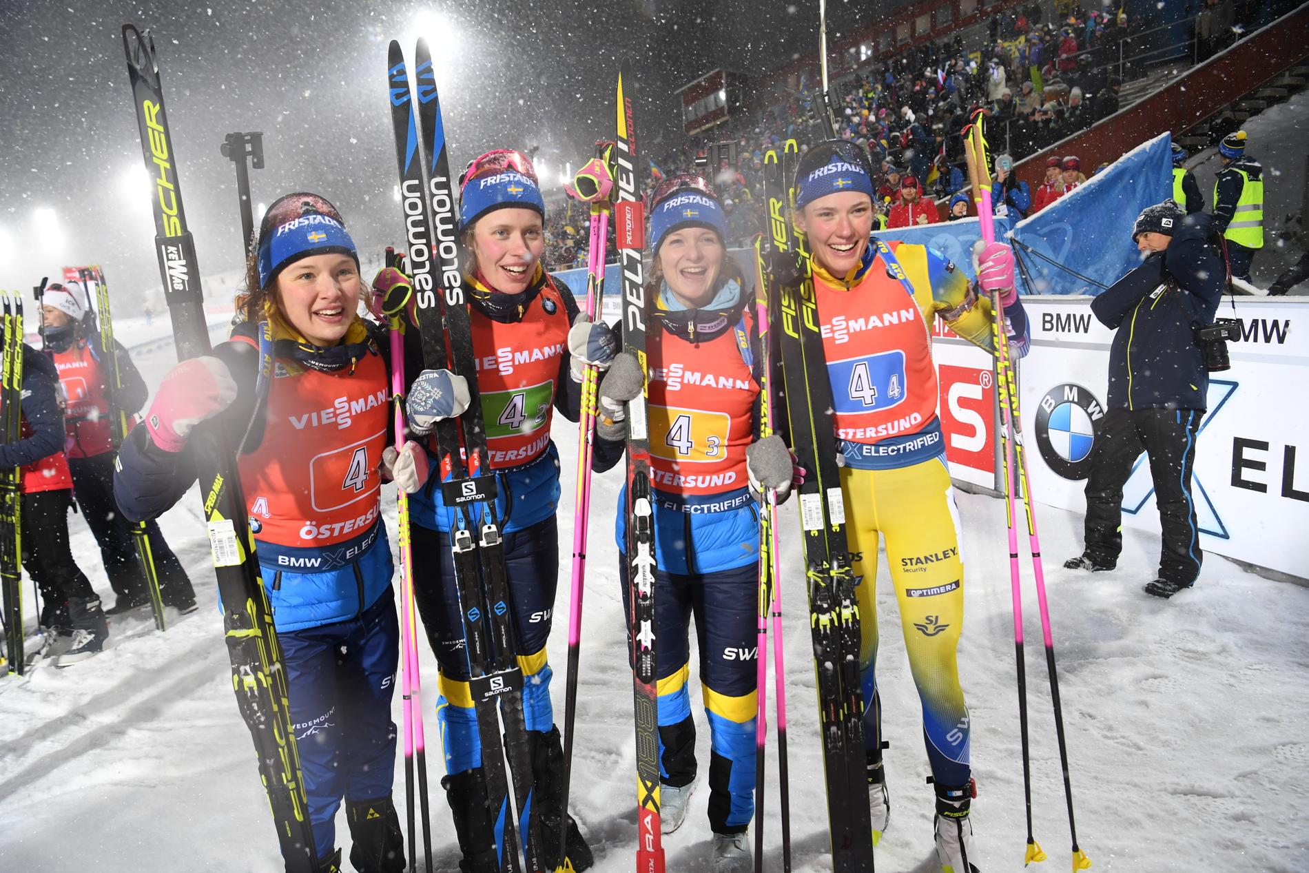 Sverige skidskyttedamer Linn Persson, Elvira Öberg, Mona Brorsson och Hanna Öberg kom på tredje plats i damernas stafett under fjolårets världscuppremiär. Frågan är om de får tävla på hemmaplan i år.