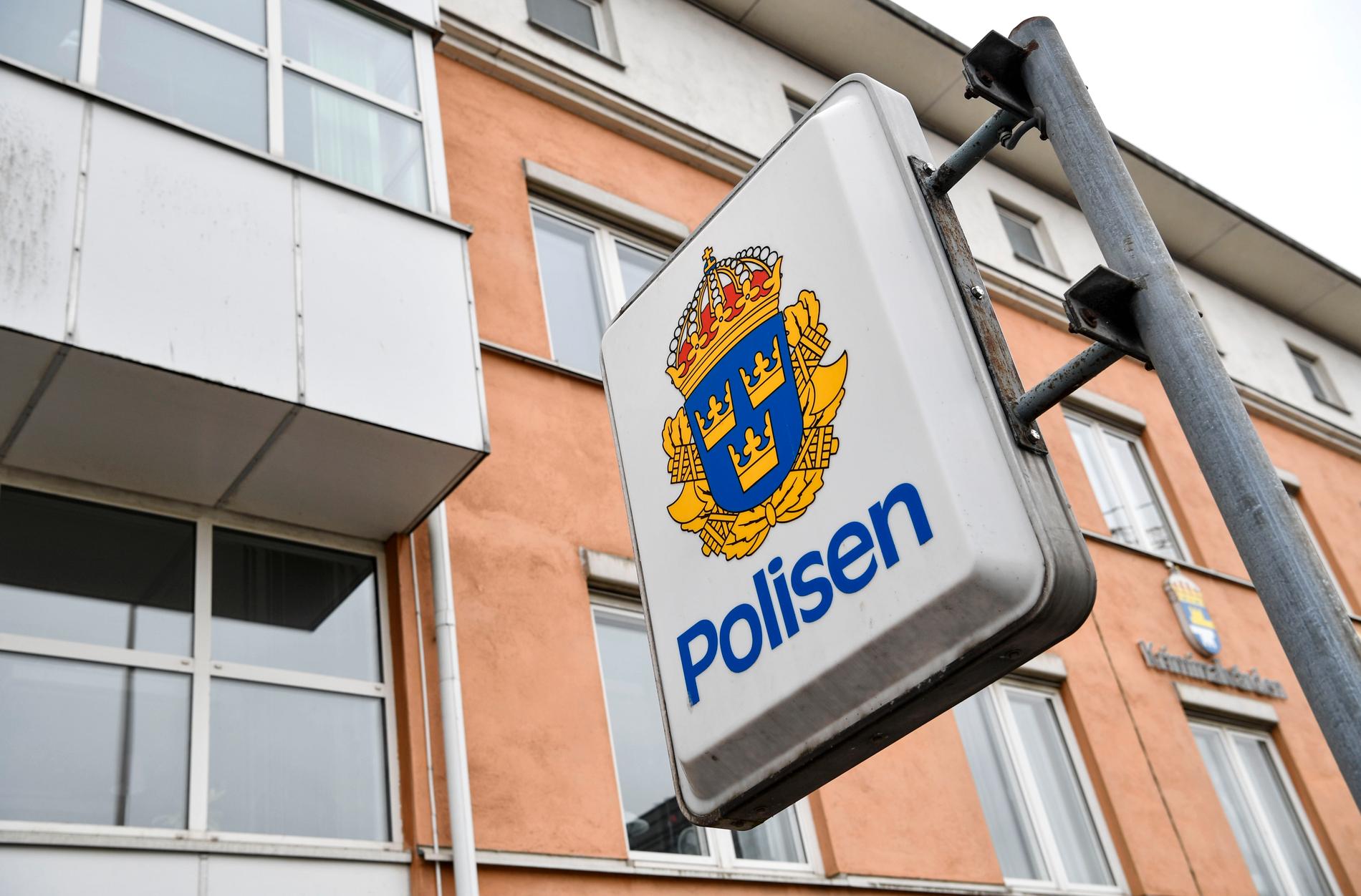 En 15-årig pojke som greps vid polishuset i Västerås i fredags är inte längre misstänkt för grovt vapenbrott. Arkivbild.