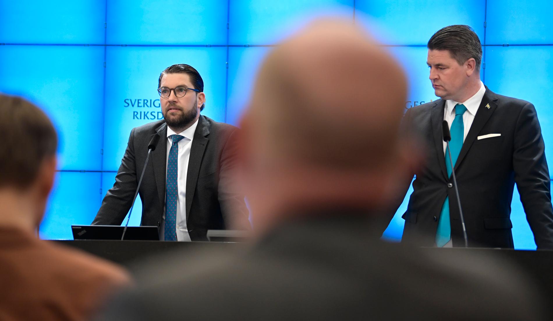 Sverigedemokraternas partiledare Jimmie Åkesson och ekonomisk-politiske talespersonen Oscar Sjöstedt presenterar partiets vårbudgetmotion.