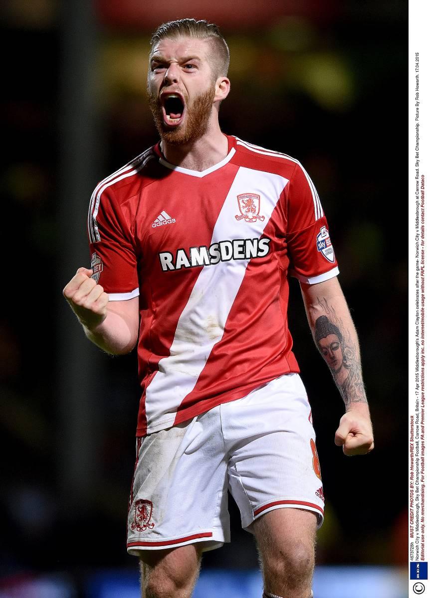 UPP I TOPP – FÖR TILLFÄLLET Adam Clayton skriker ut sin glädje efter att Middlesbrough vunnit mot Norwich i gårdagens toppmöte. Därmed är ”Boro” etta i Championship och på Premier League-plats inför dagens matcher.Foto