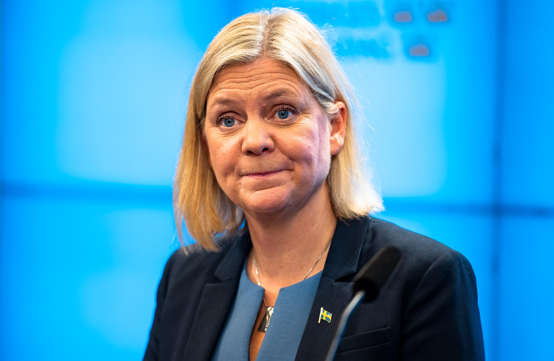 På en pressträff meddelade Magdalena Andersson att hon avgår som statsminister – sju timmar efter att hon valts.