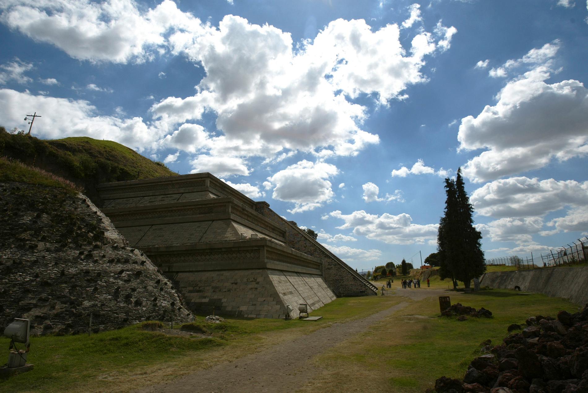 Pyramiden i  Cholula , Mexiko, får besök av Hancock.