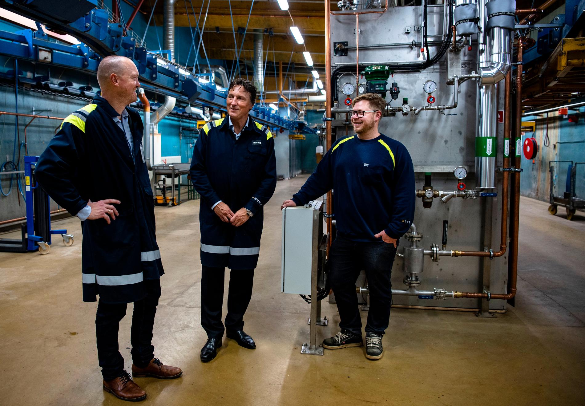 Thorstein Korsvold, presschef, Björn Andersson, affärsutvecklingschef och Mikael Eriksson, produktionsledare på Nammo i fabriken i Karlskoga.