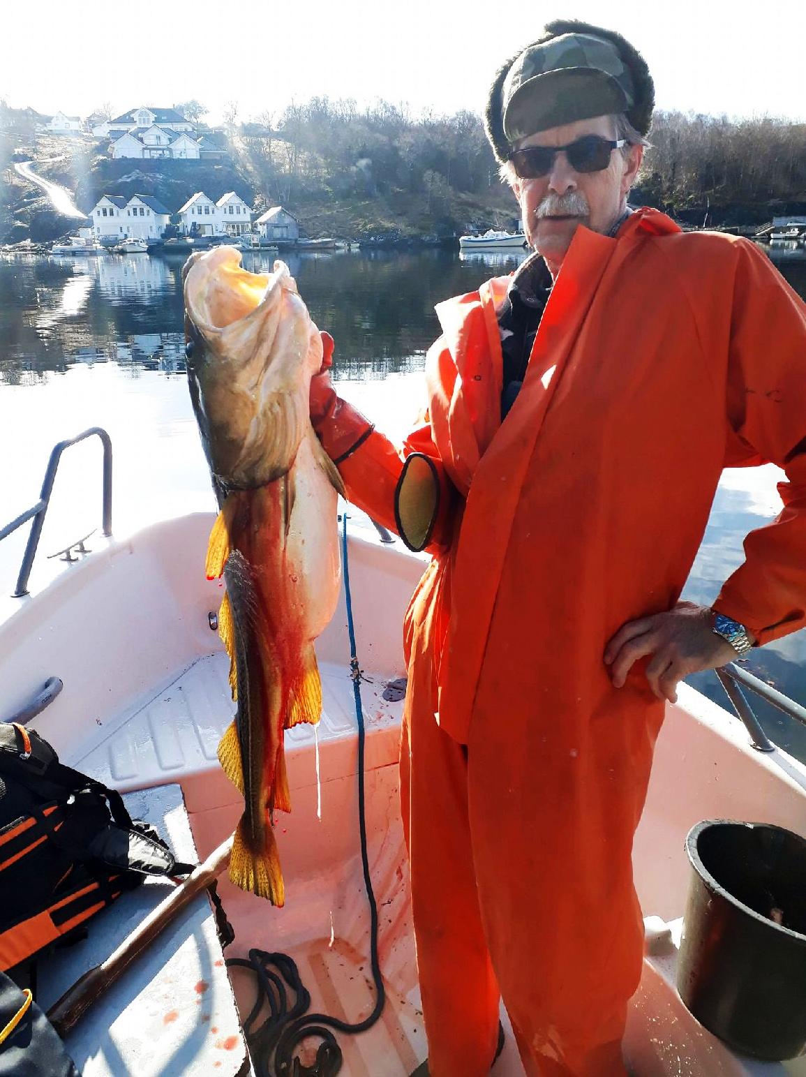 Bjørn Ingvaldsen, 65, blev överraskad över det som låg i fisken.