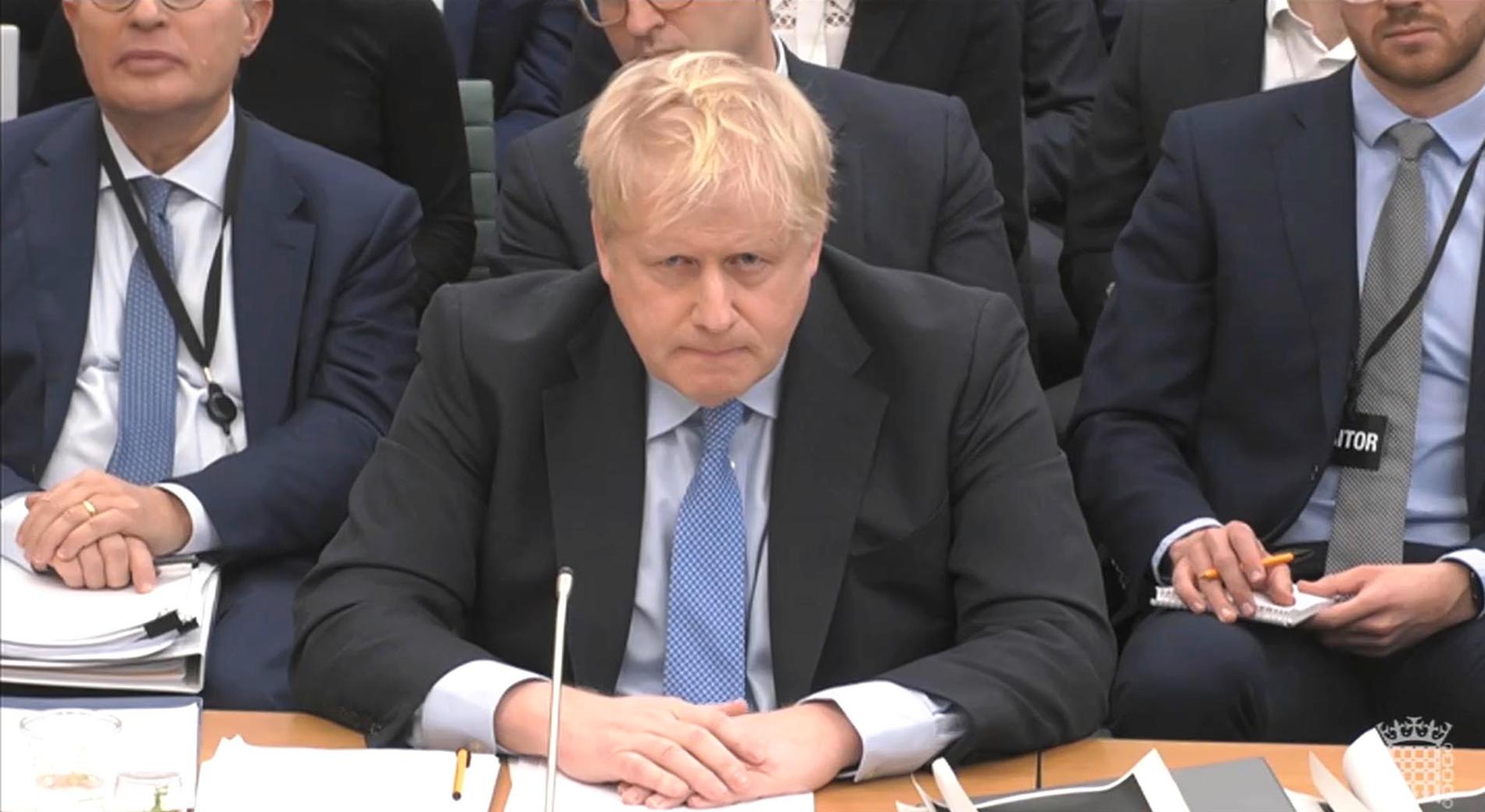Boris Johnson vittnar inför ett utskott i parlamentets underhus.