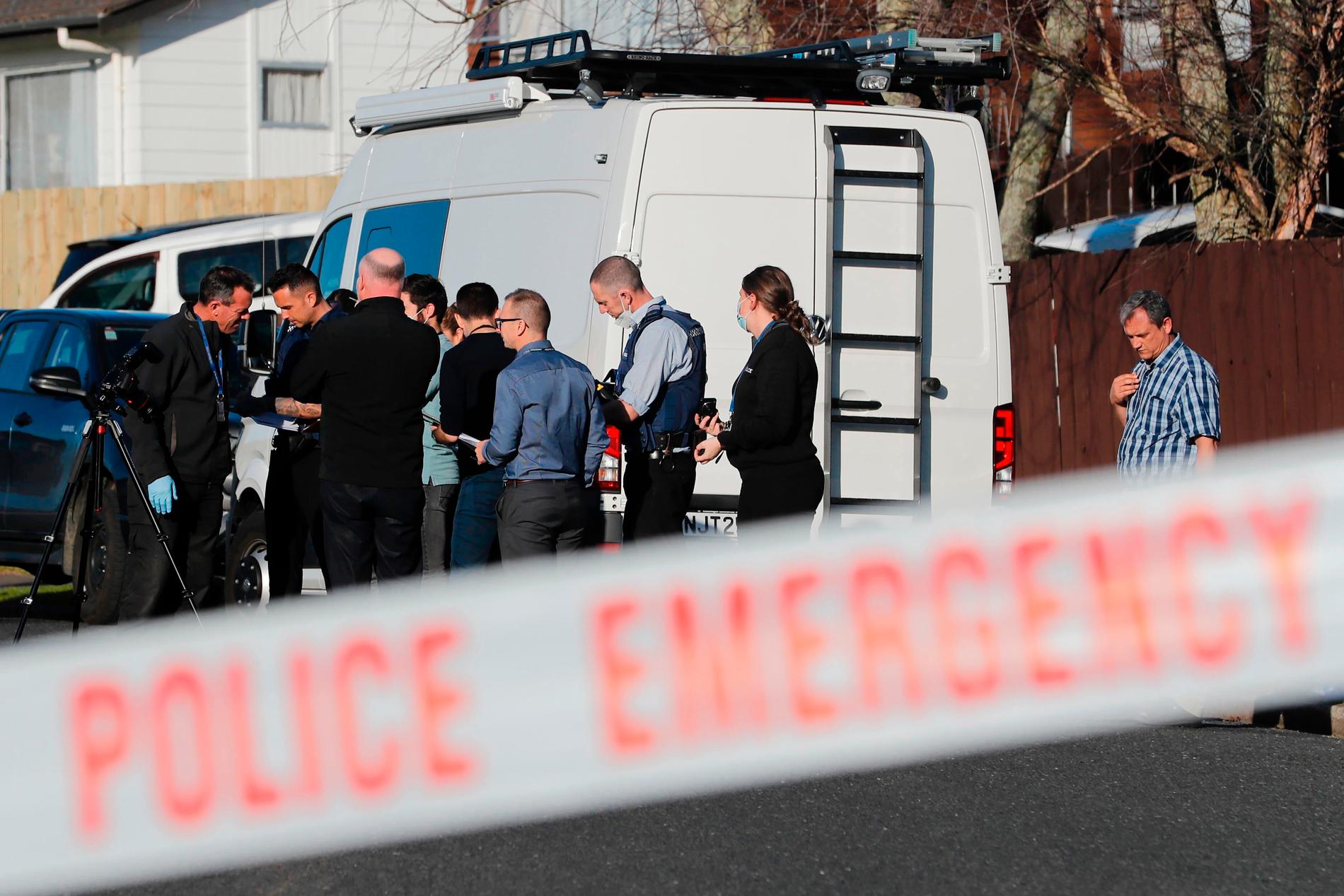Polisen på plats där väskorna hittades i Auckland, Nya Zeeland.