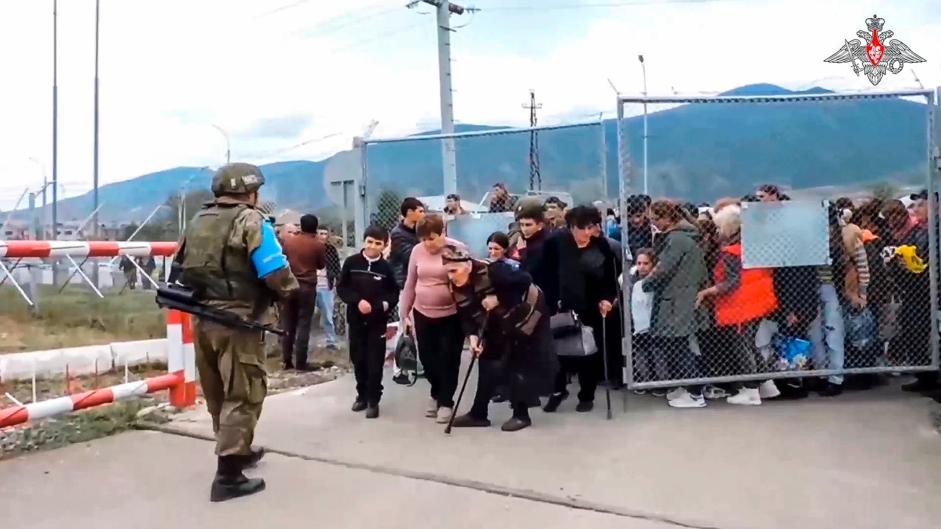 Ryska fredsbevarande styrkor i närheten av Stepanakert i Nagorno-Karabach.