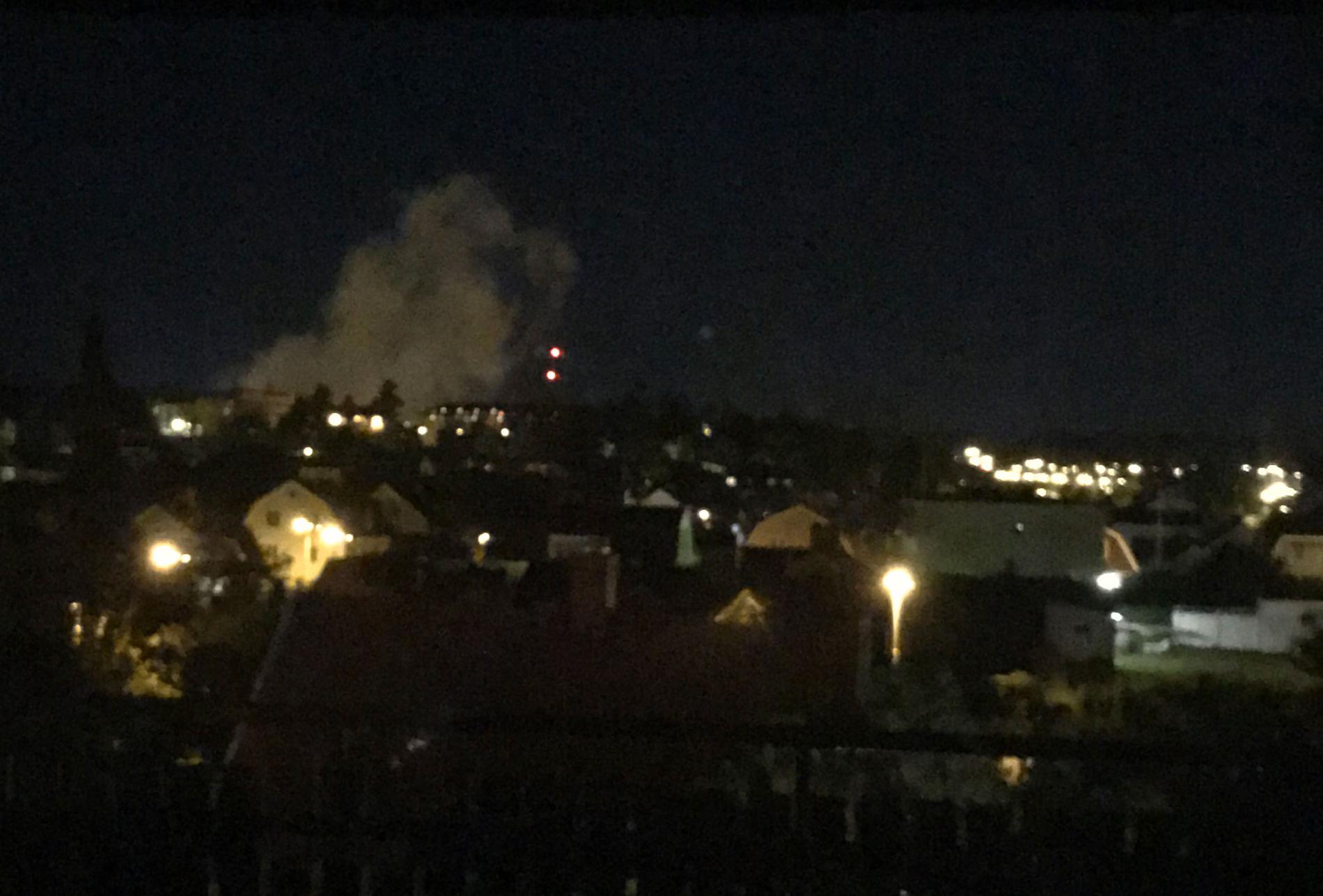 Ett rökmoln syntes lång väg efter att en detonation hörts i Linköping.