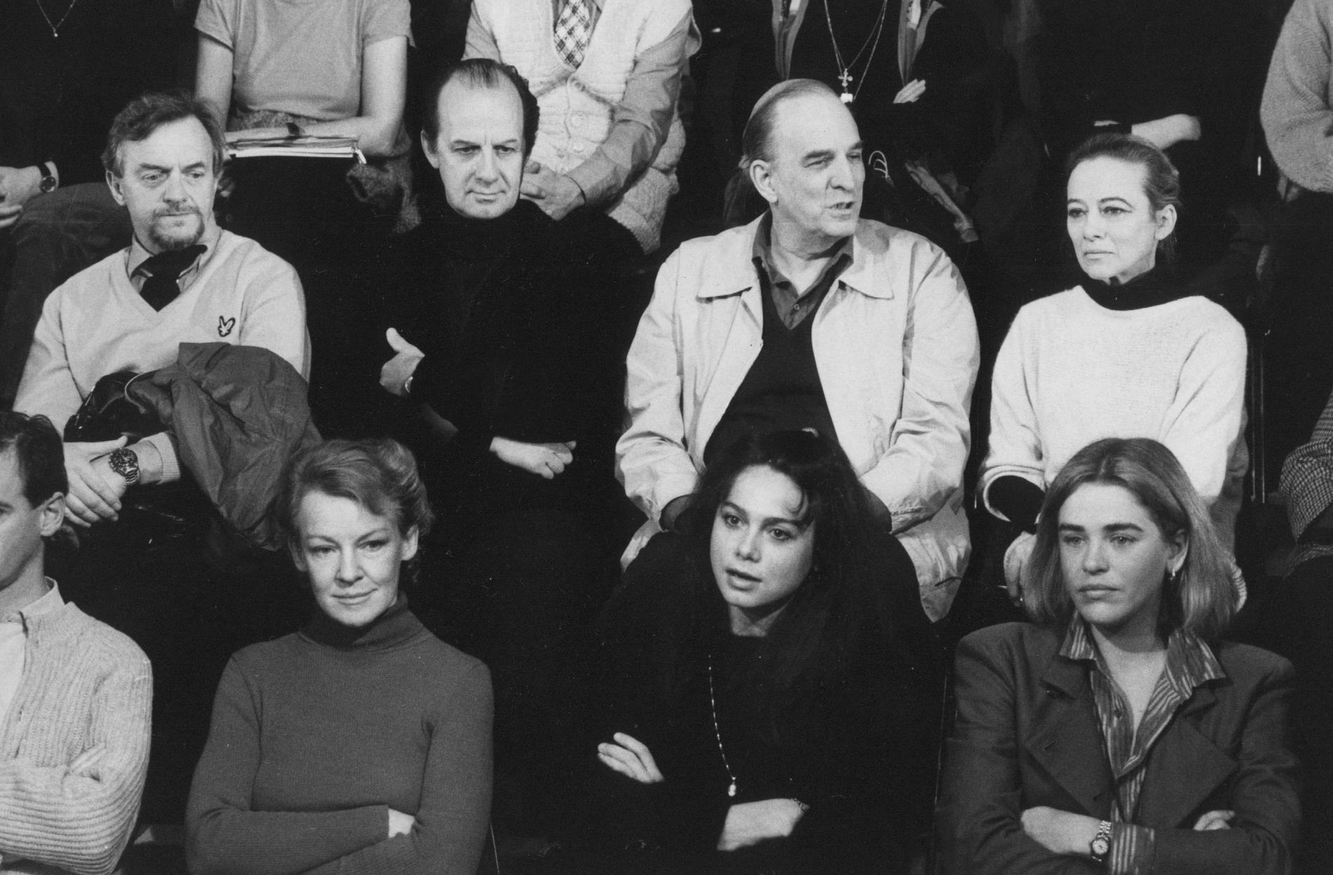 Ingmar Bergman med ensemblen i Kung Lear 1985. Med bl.a. Jan-Olof Strandberg, Jarl Kulle, Margaretha Byström, Lena Olin och Ewa Fröling. Dessutom scenografen Gunilla Palmstierna-Weiss.