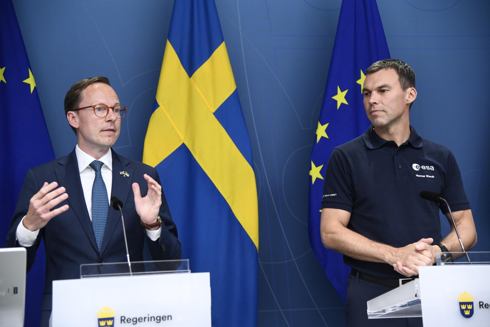 Utbildningsminister Mats Persson (L) och Sveriges nye astronaut Marcus Wandt under en pressträff om det framtida Axiom-rymduppdraget.