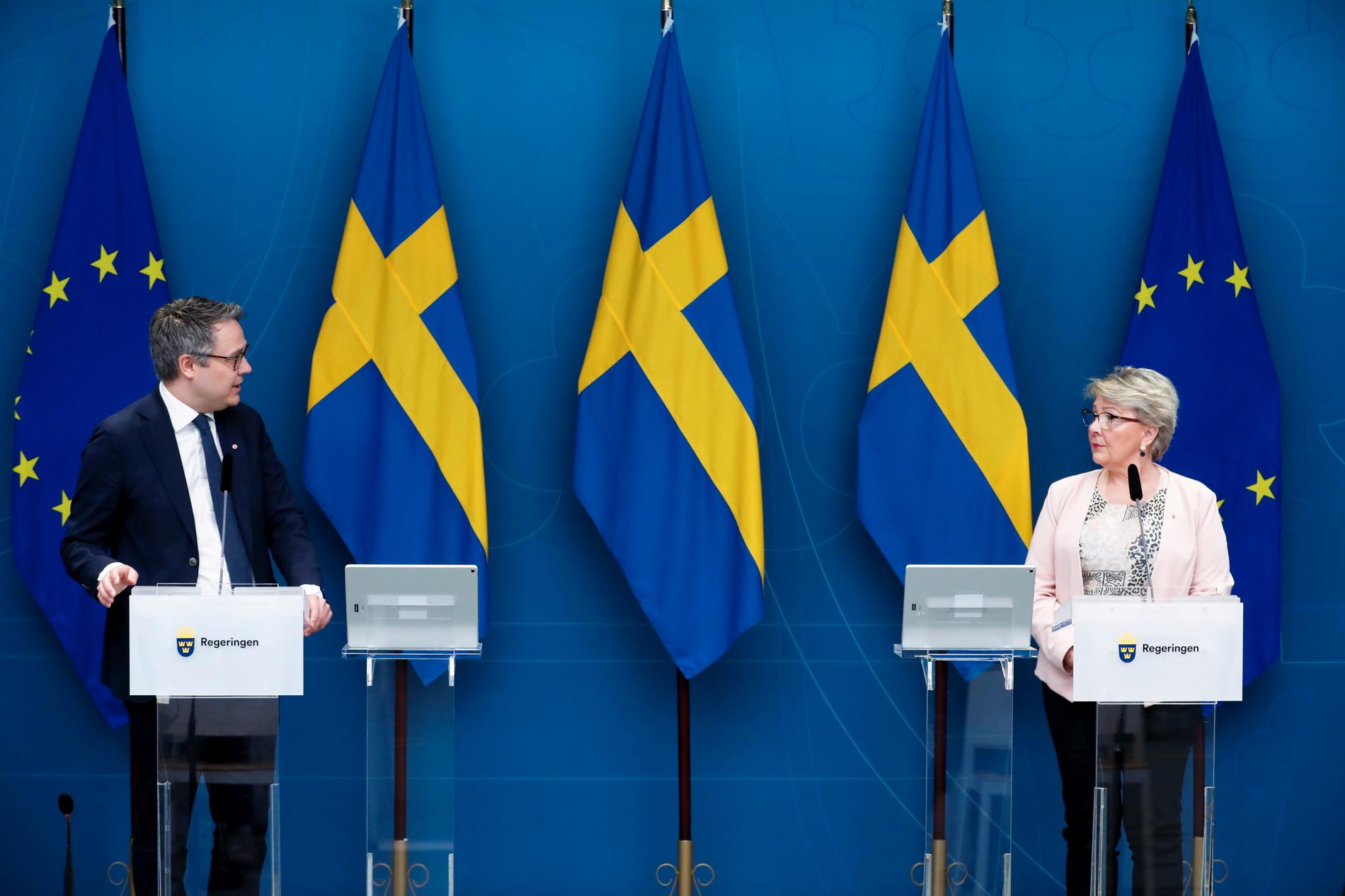 STOCKHOLM 20220401 Bostadsminister och biträdande arbetsmarknadsminister Johan Danielsson och Arbetsmiljöverkets generaldirektör Erna Zelmin varnar för att ukrainska flyktingar kan utnyttjas på svensk arbetsmarknad.
