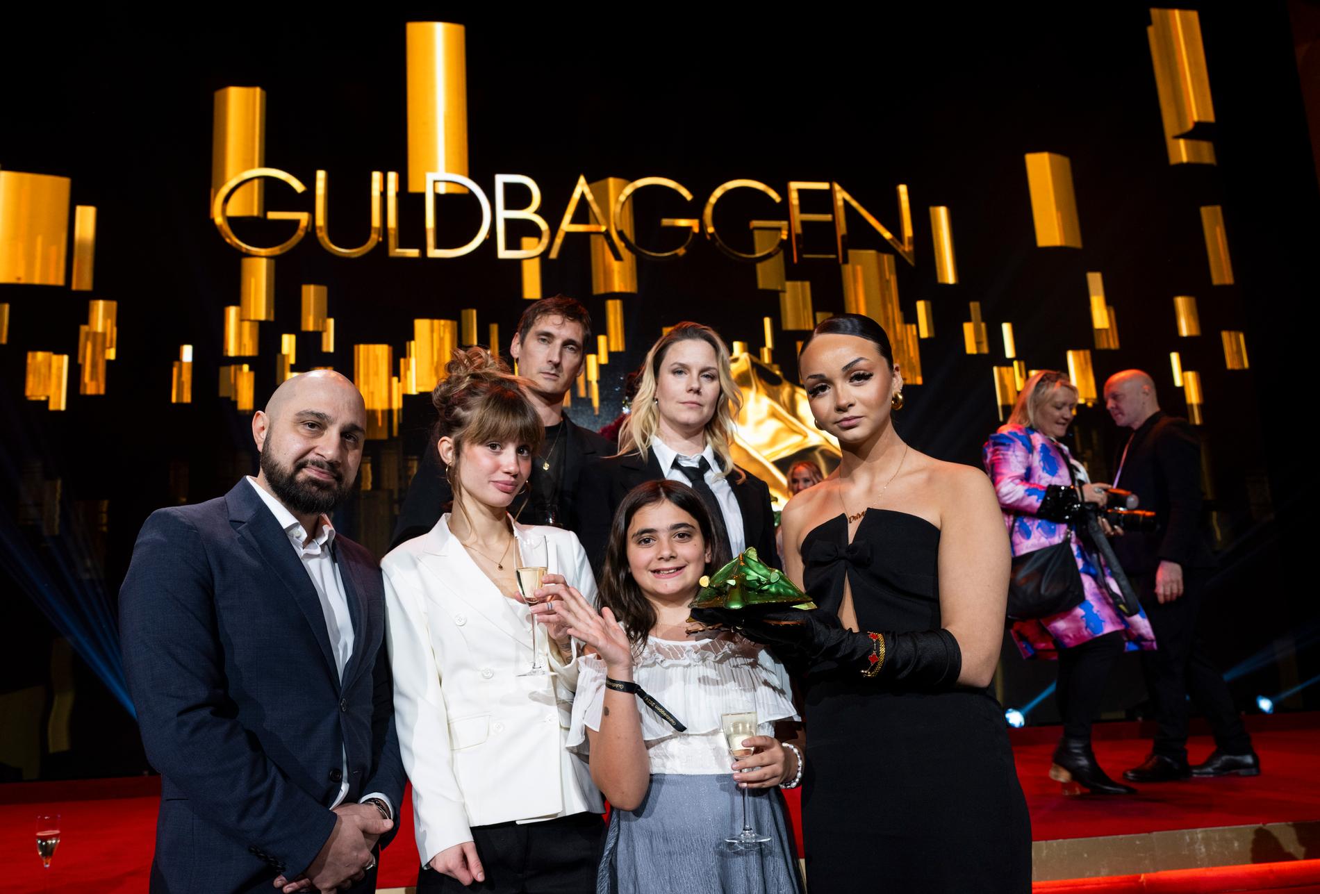 Producenten Nima Yousefi lovar dela Guldbaggen i tre delar till skådespelarna Bianca Delbravo, Safira Mossberg och Dilvin Asaad.