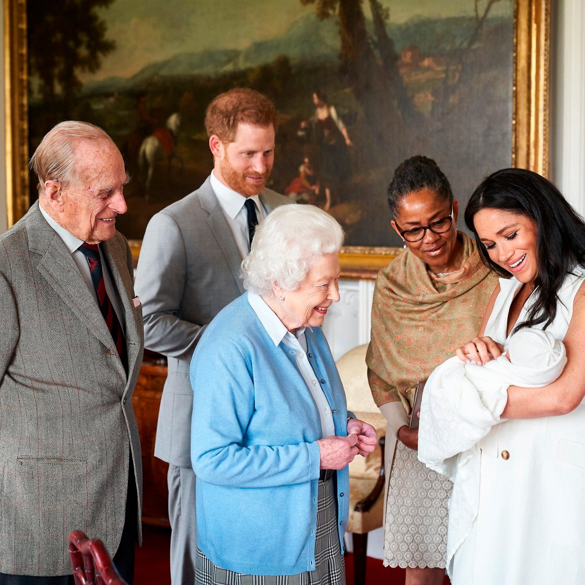 Prins Harrys och Meghan Markles son Archie Harrison Mountbatten-Windsor begåvades inte med nån kunglig titel när han föddes.