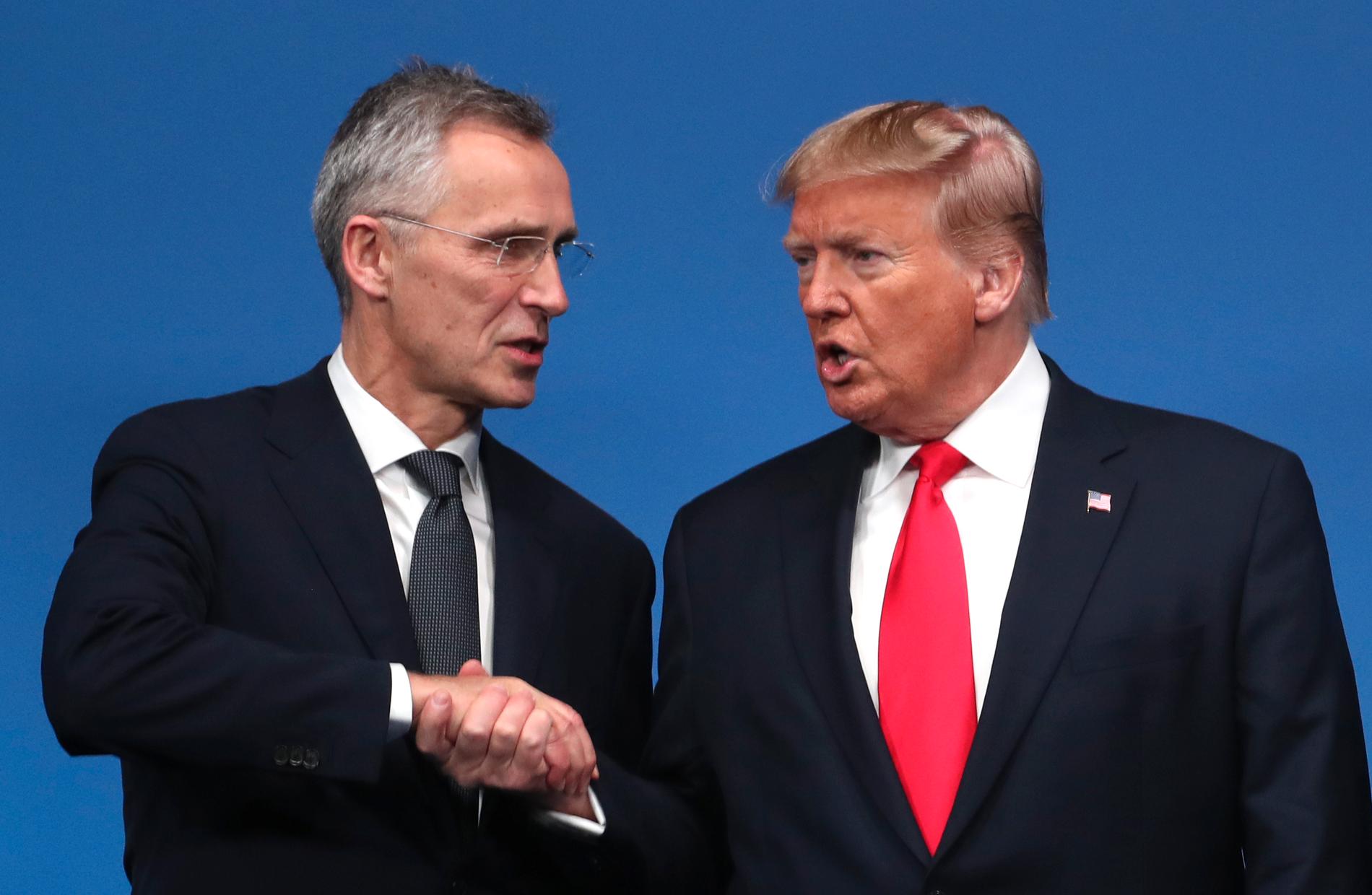 Natochefen Jens Stoltenberg och Donald Trump möttes här i England 2019.