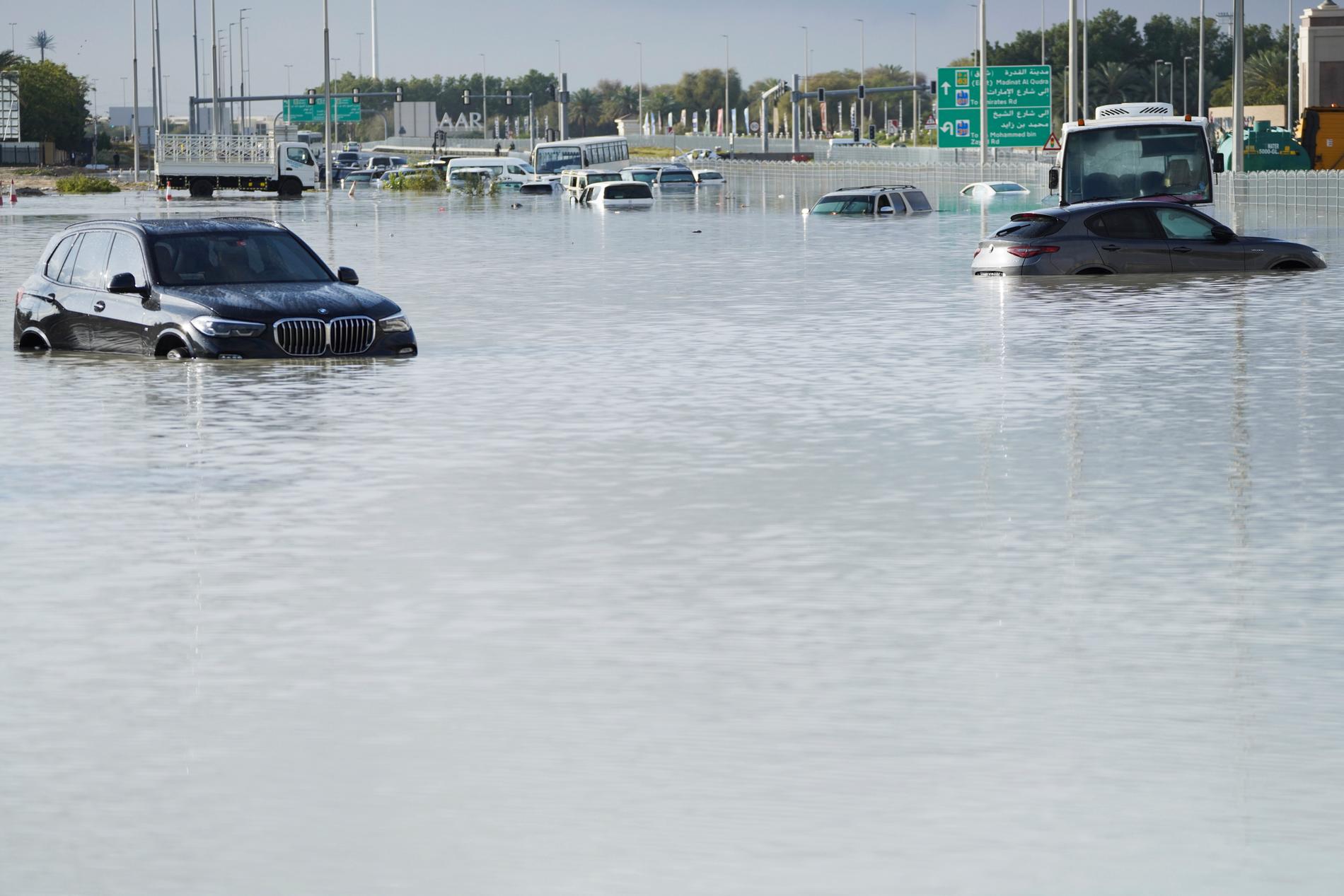 Stora översvämningar har drabbat Dubai. 