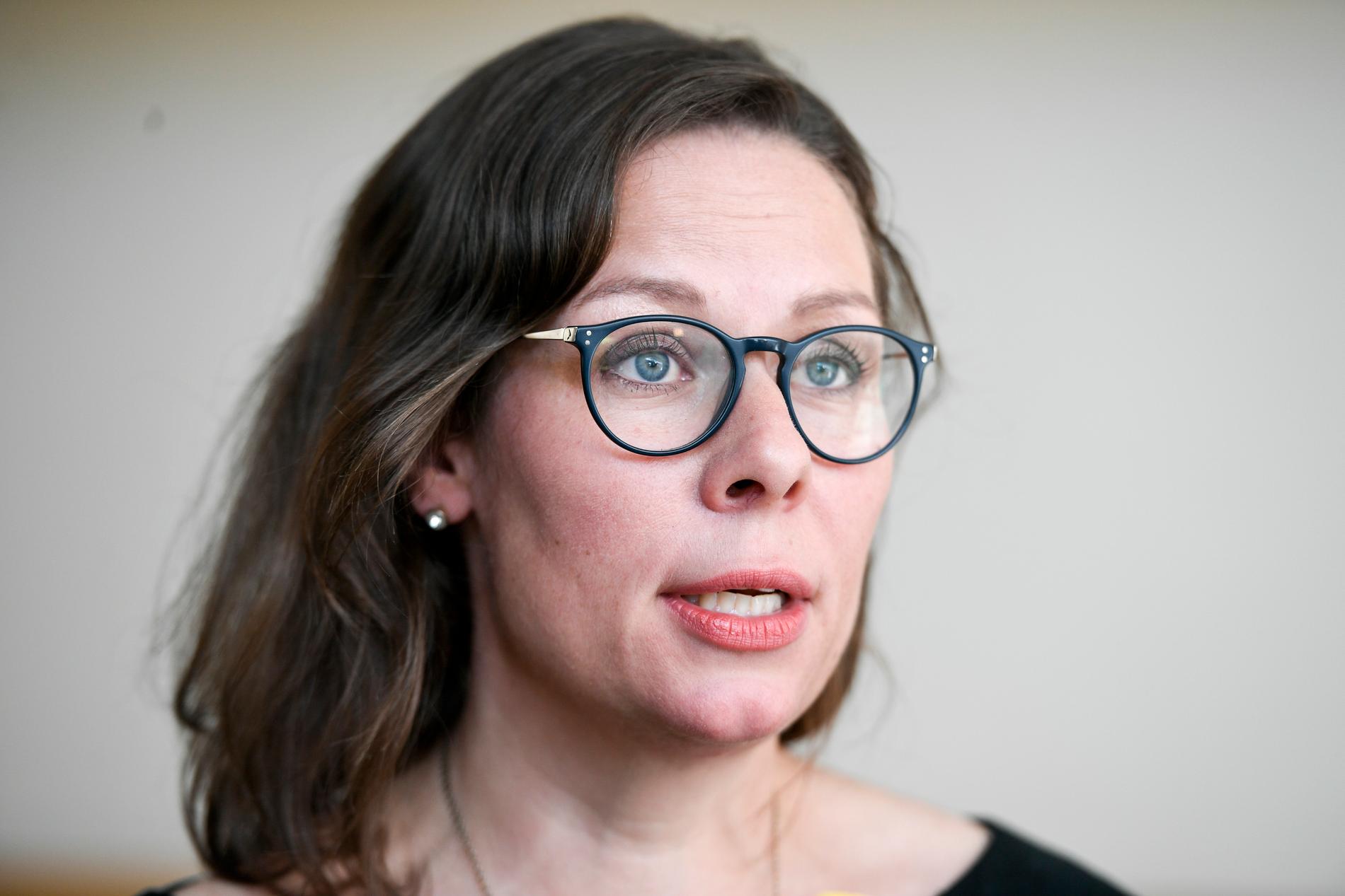 Maria Malmer Stenergard (M) anser att Socialdemokraterna valt Miljöpartiet framför en bred överenskommelse om migrationspolitiken.