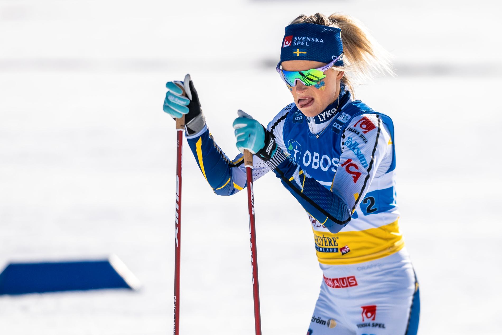 Frida Karlsson är en av alla längdskidåkare som har valt att träna på egen hand i stället för med landslaget. 