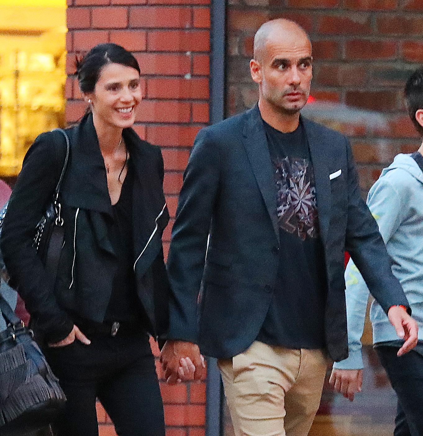 Cristina Serra och Pep Guardiola syns på gatorna i Manchester.