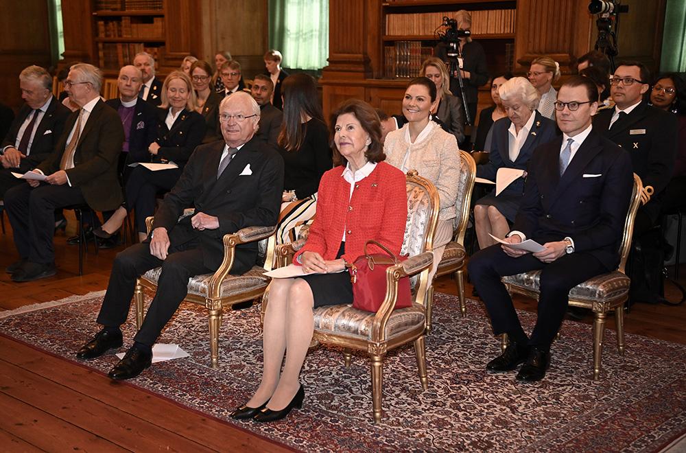 Kungaparet, kronprinsessparet och prinsessan Sofia var med när kungaparet bjöd in hjälporganisationer till ett möte på slottet våren 2022.