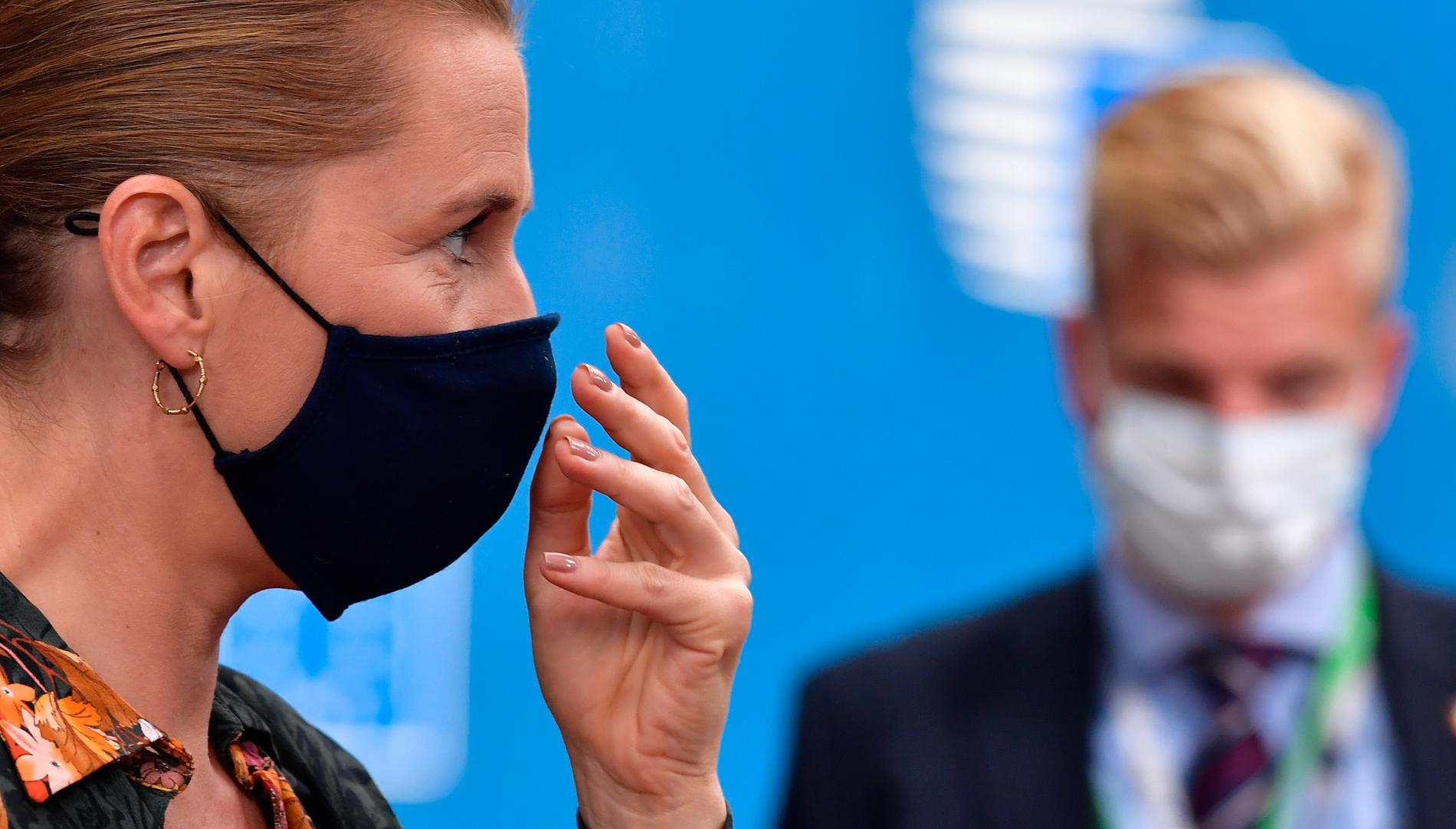 Danmarks statsminister Mette Frederiksen meddelar nya virusrestriktioner. Bild från i juli.