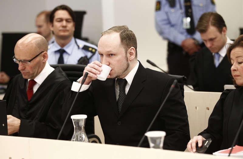 Törstig terrorist Sedan 1994 har ingen som ansetts farlig i norsk domstol fått ha en karaff inom räckhåll, förutom massmördaren Anders Behring Breivik.