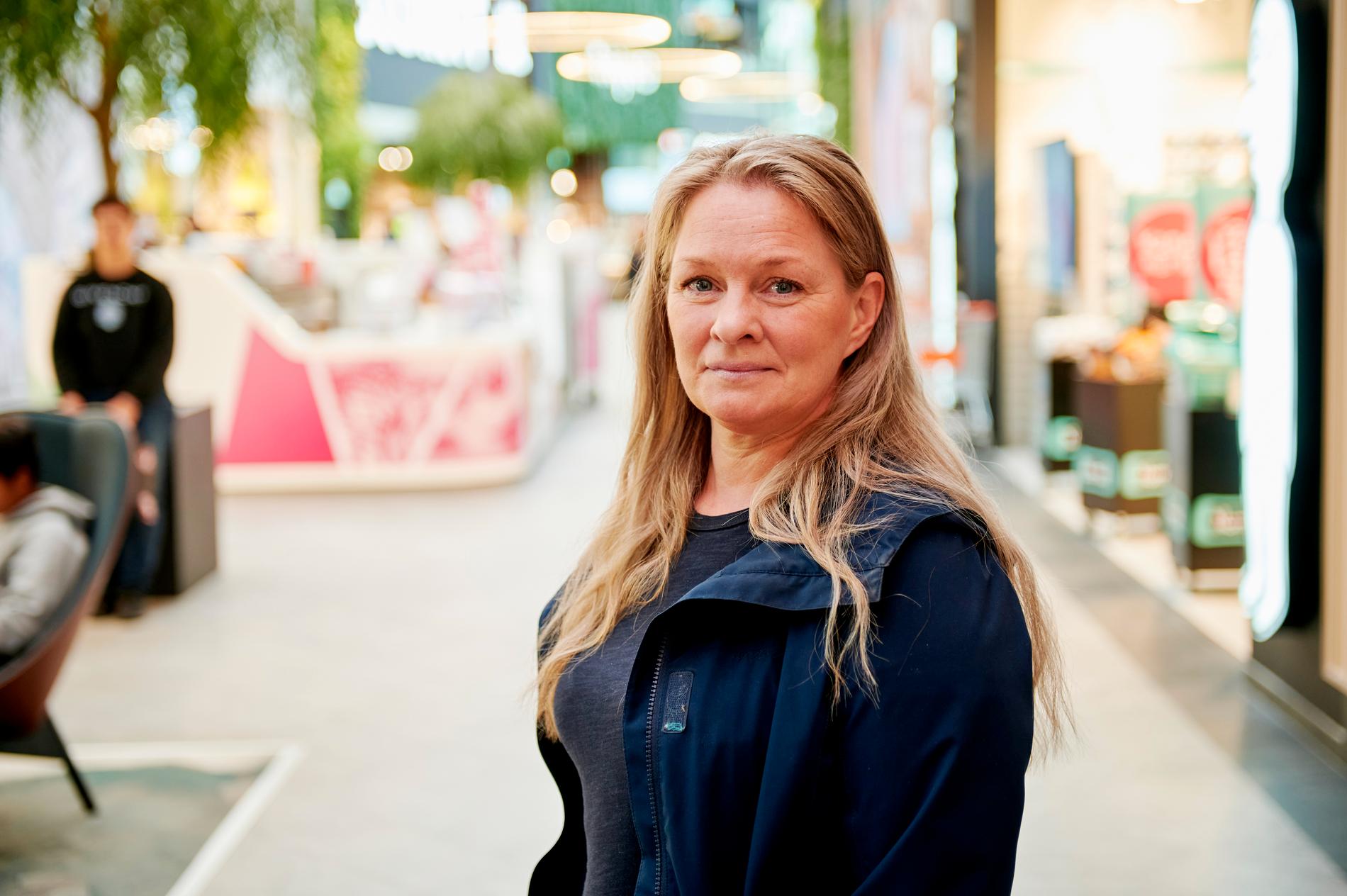 Anna Nasir, 47, tror att den stora smittspridningen i Uppsala delvis beror på att man är en studentstad med ung befolkning och många fester.