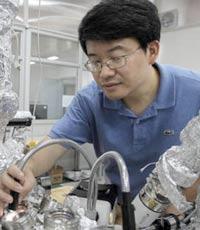 Lämnade USA Forskaren Ding Hong lämnade sitt jobb som fysikprofessor i Boston för att återvända till Kina. Nu är han en av många som ska ge landet ett Nobelpris.