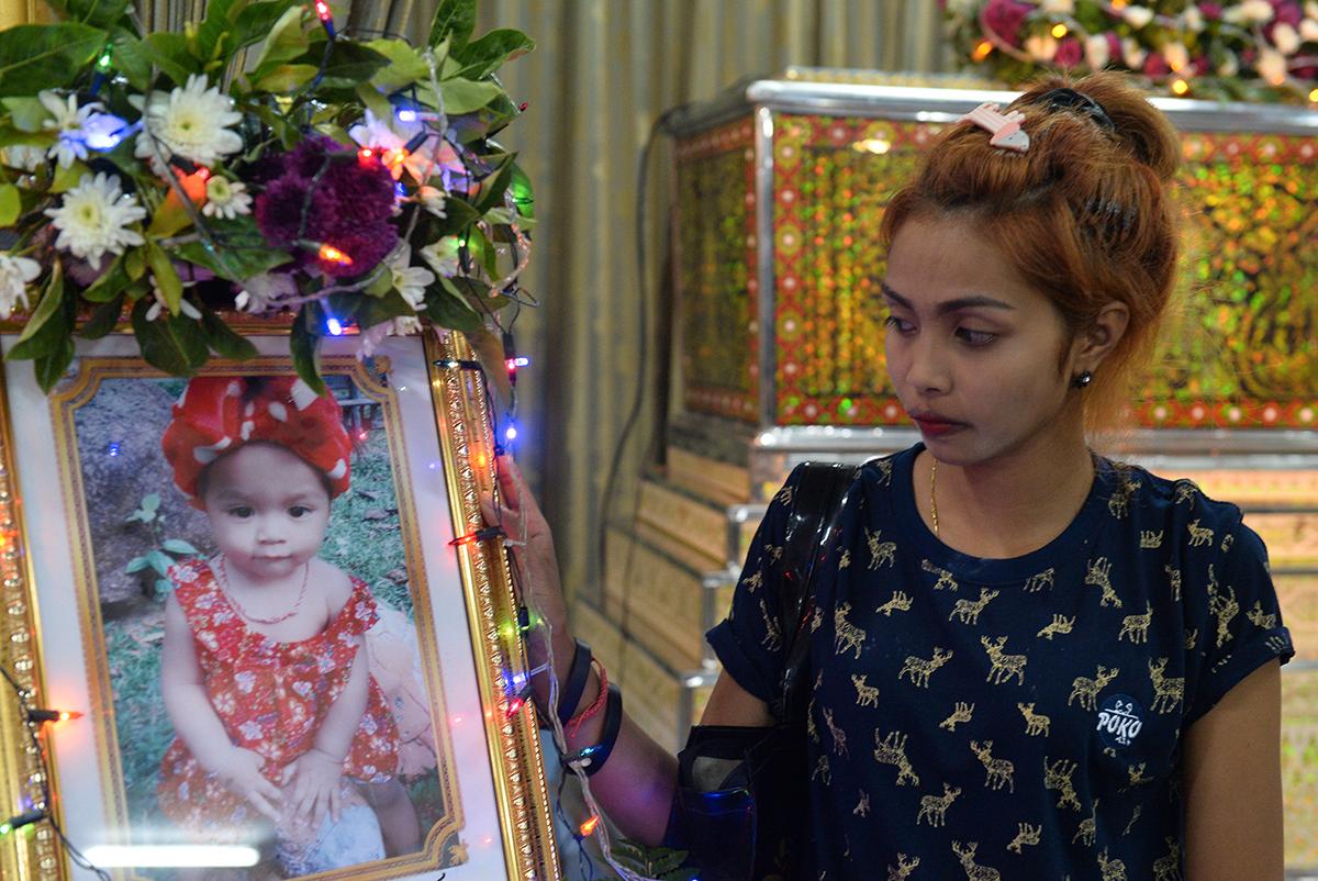 Chiranut Trairat är mamma till den 11 månader gamla flickan som mördades i Thailand.