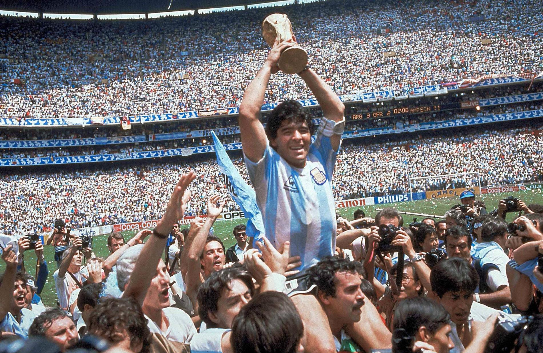 Diego Maradona med VM-bucklan 1986.
