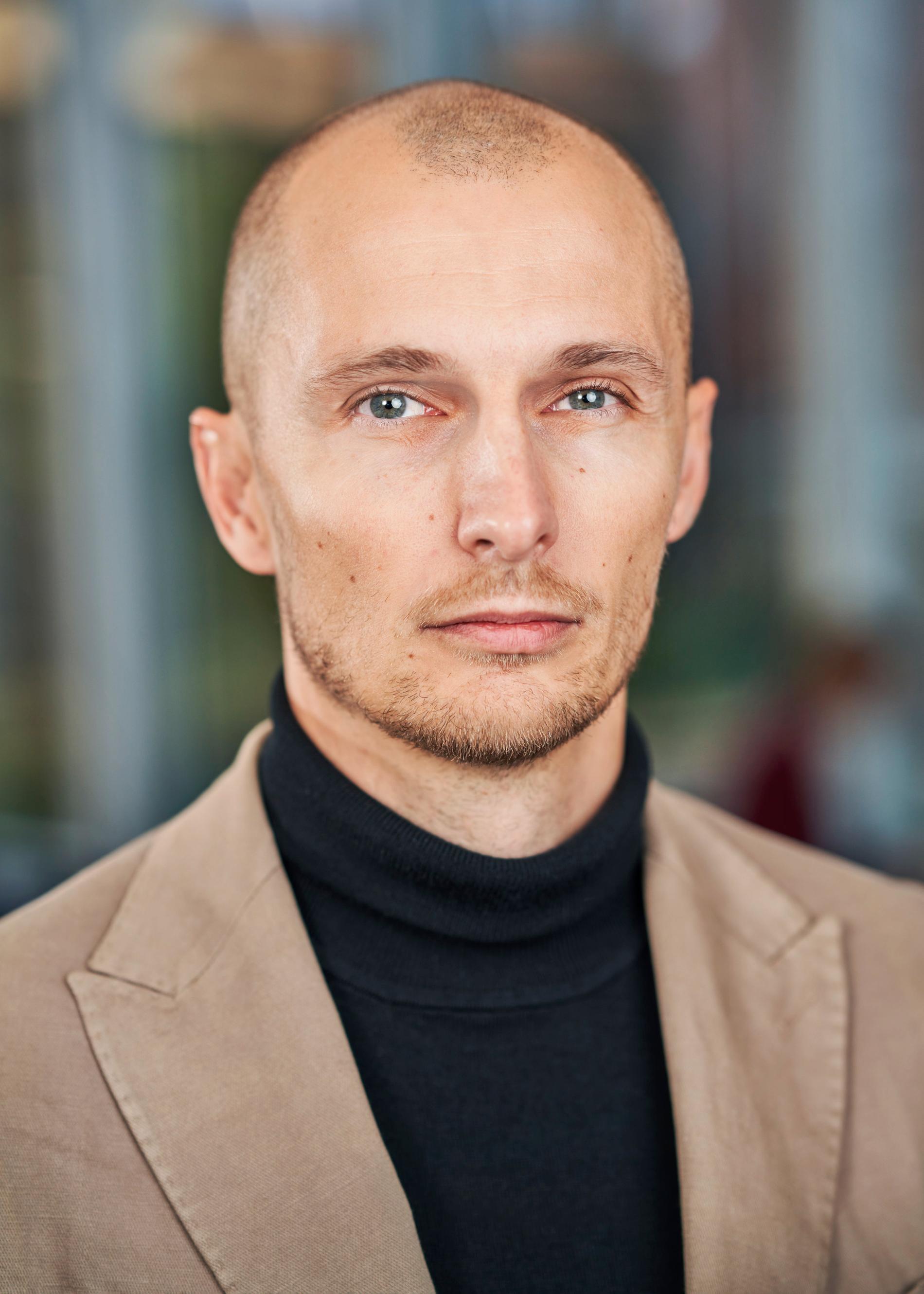 David Sausdal, kriminolog vid Lunds universitet, anser att det finns stora skillnader mellan Danmarks och Sveriges förebyggande åtgärder mot gängkriminaliteten.