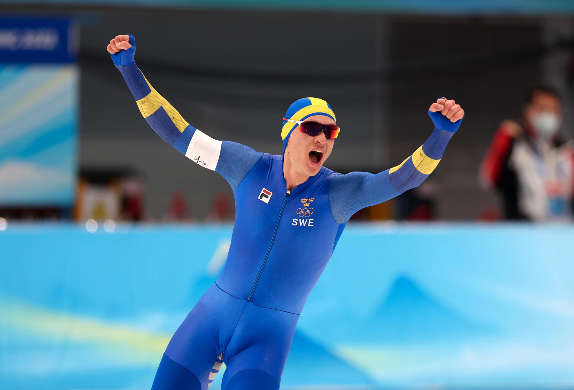 Van der Poel tar OS-guld i herrarnas 5000 m i skridsko under vinter-OS i Peking 2022.