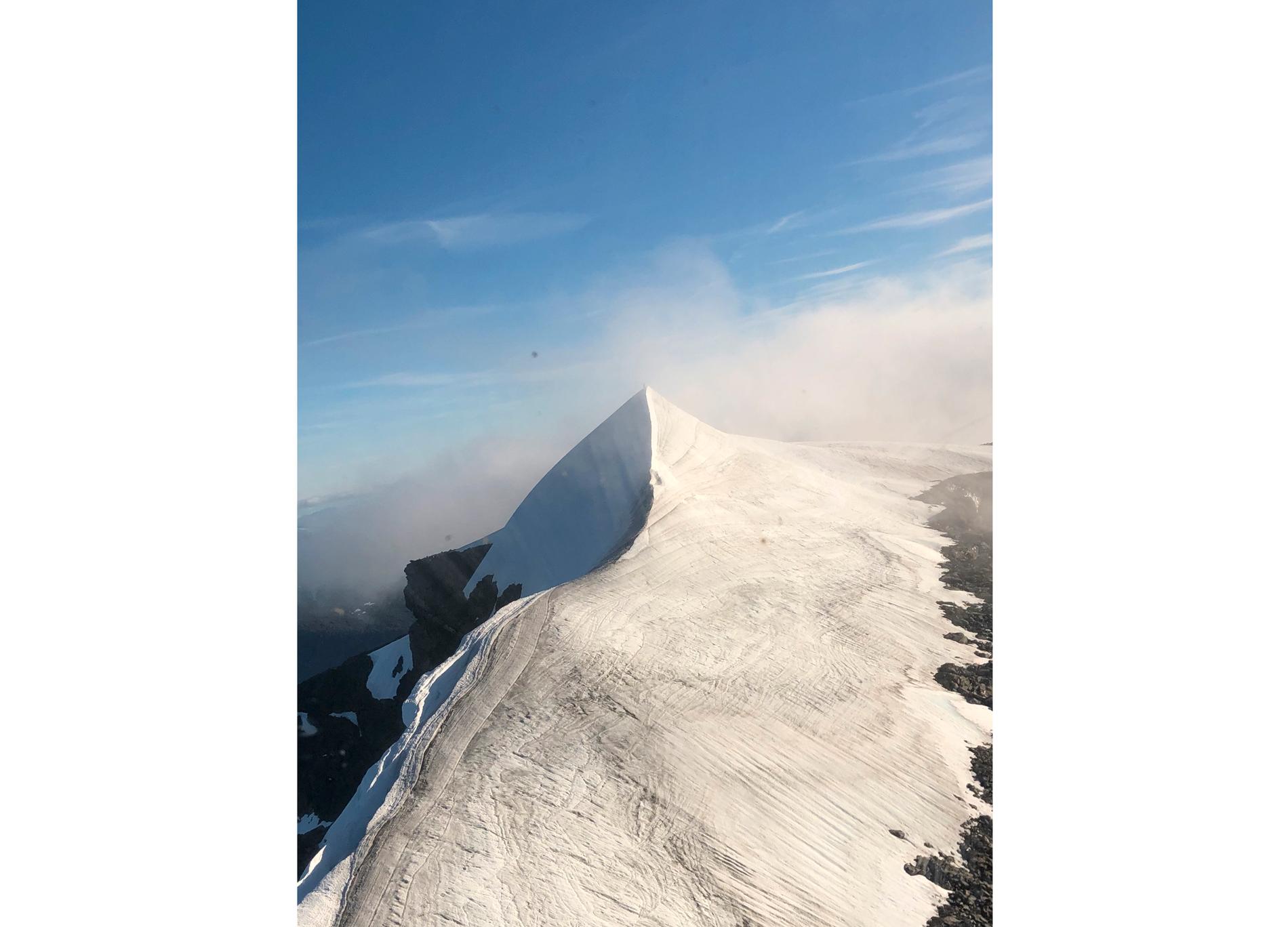 Kebnekaises sydtopp, för närvarande 2 096,5 meter hög. Bilden togs härom dagen.