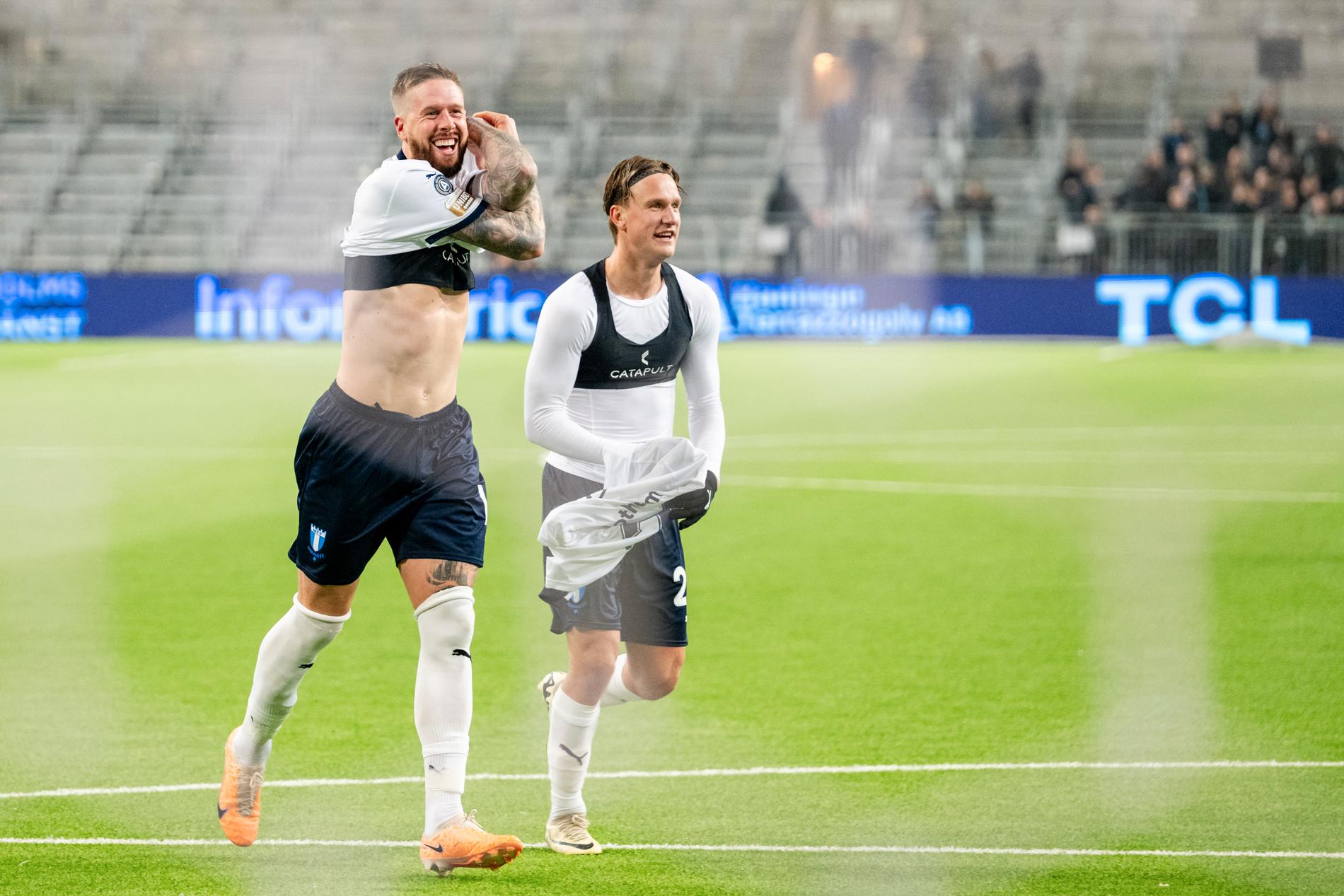 Pontus Jansson jublar efter segern mot Djurgården. 